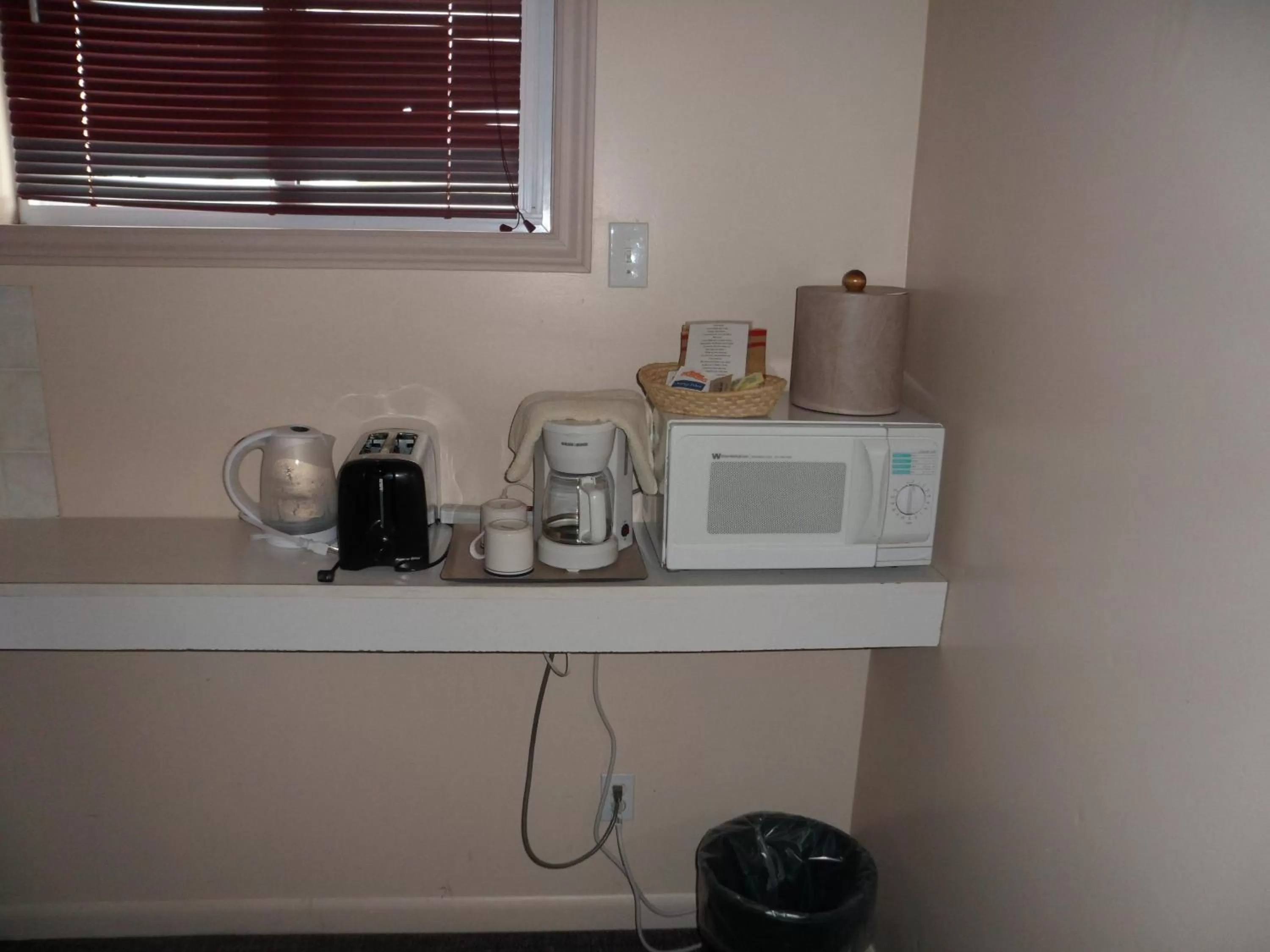 Coffee/tea facilities in The Silver Birch Motel
