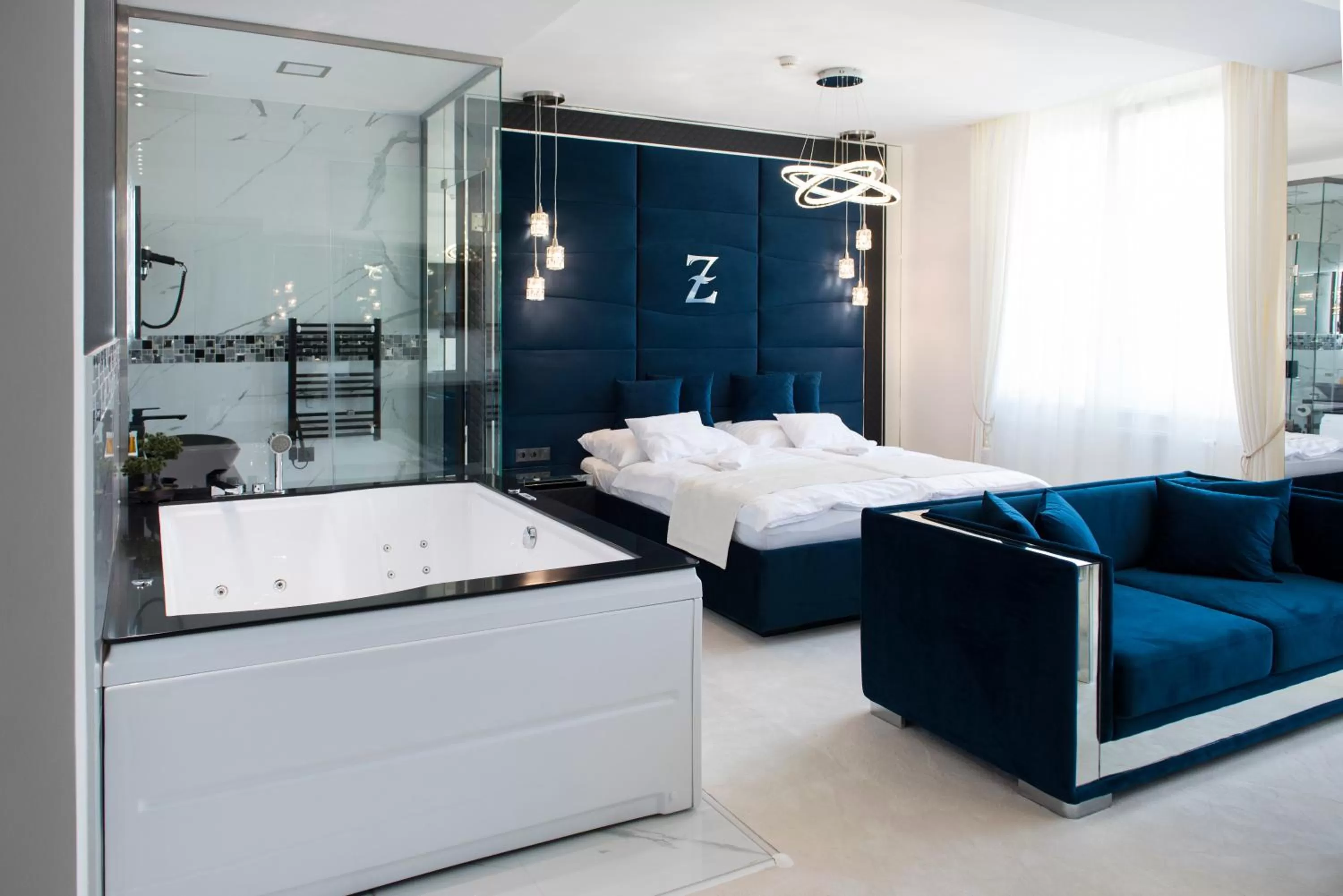 Hot Tub, Bathroom in Z Rooms Boutique