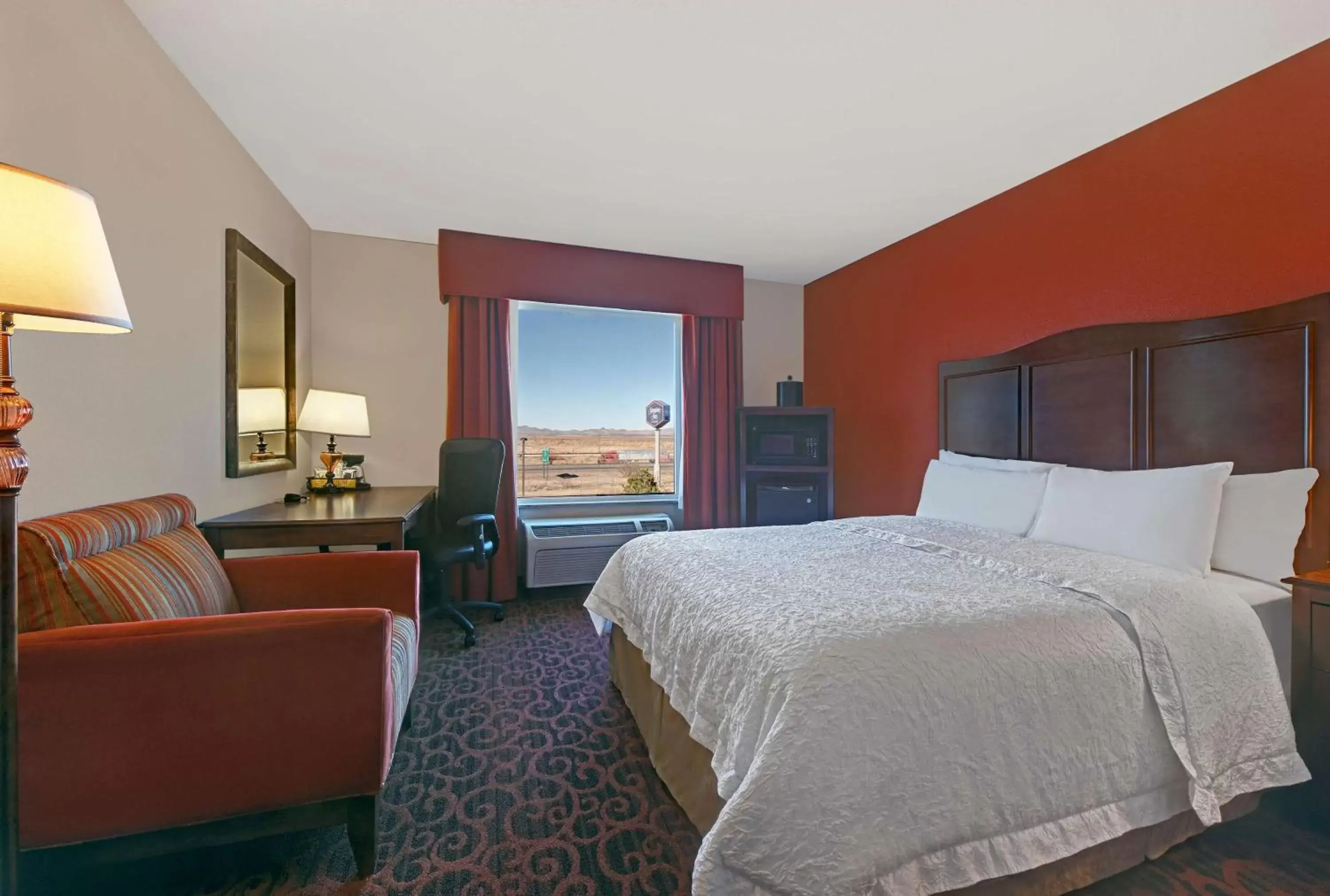 King Room with Accessible Tub - Mobility and Hearing Access/Non-Smoking in Hampton Inn Deming King Room with Accessible Tub - Mobility and Hearing Access/Non-Smoking in Hampton Inn Deming