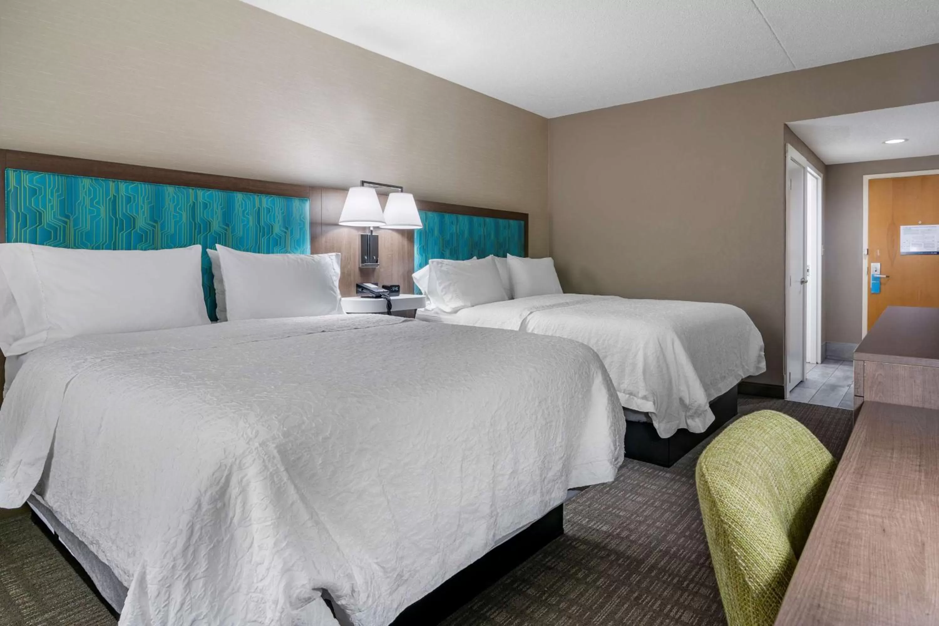 Bedroom, Bed in Hampton Inn & Suites Louisville East
