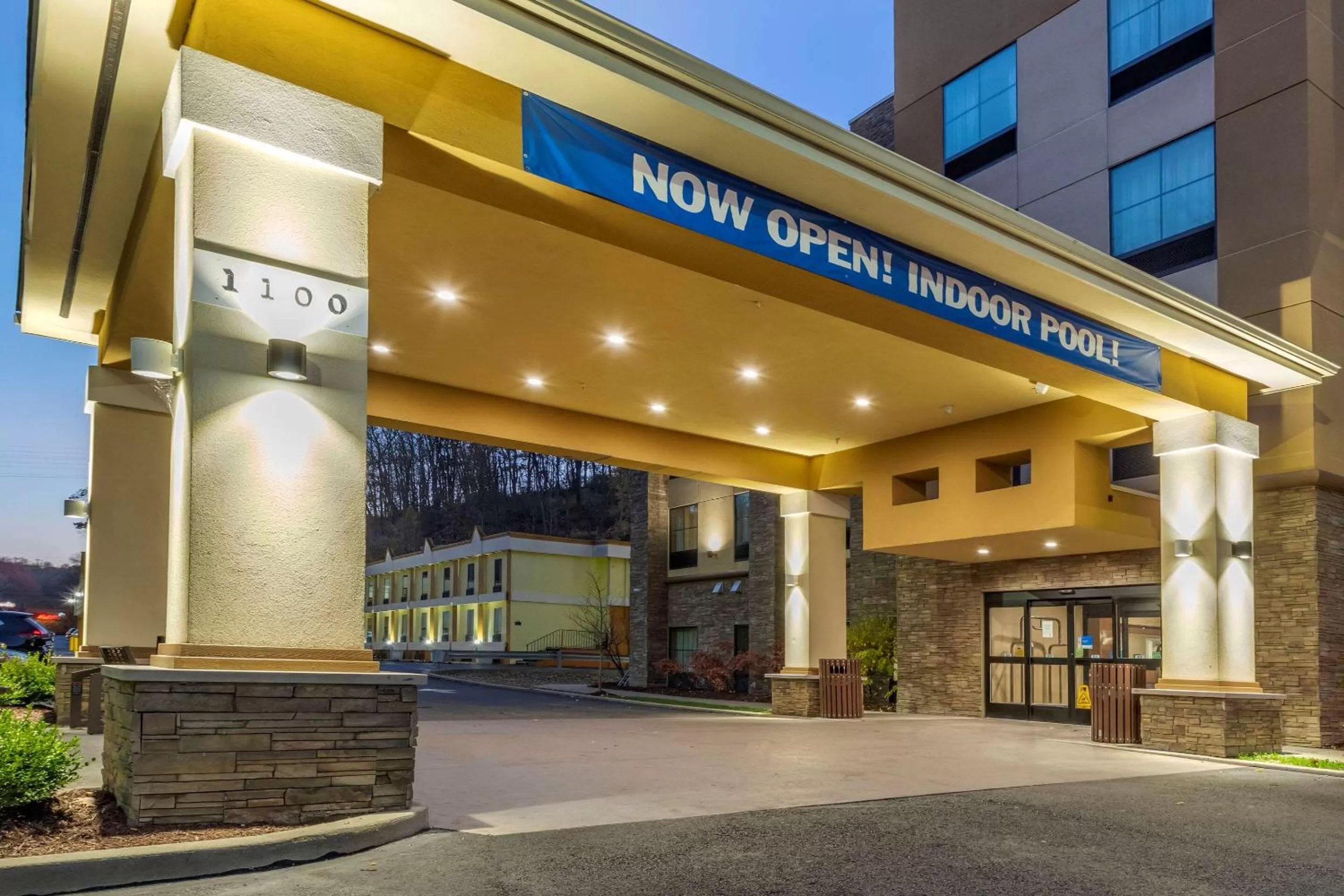 Property building in Comfort Inn & Suites Pittsburgh South