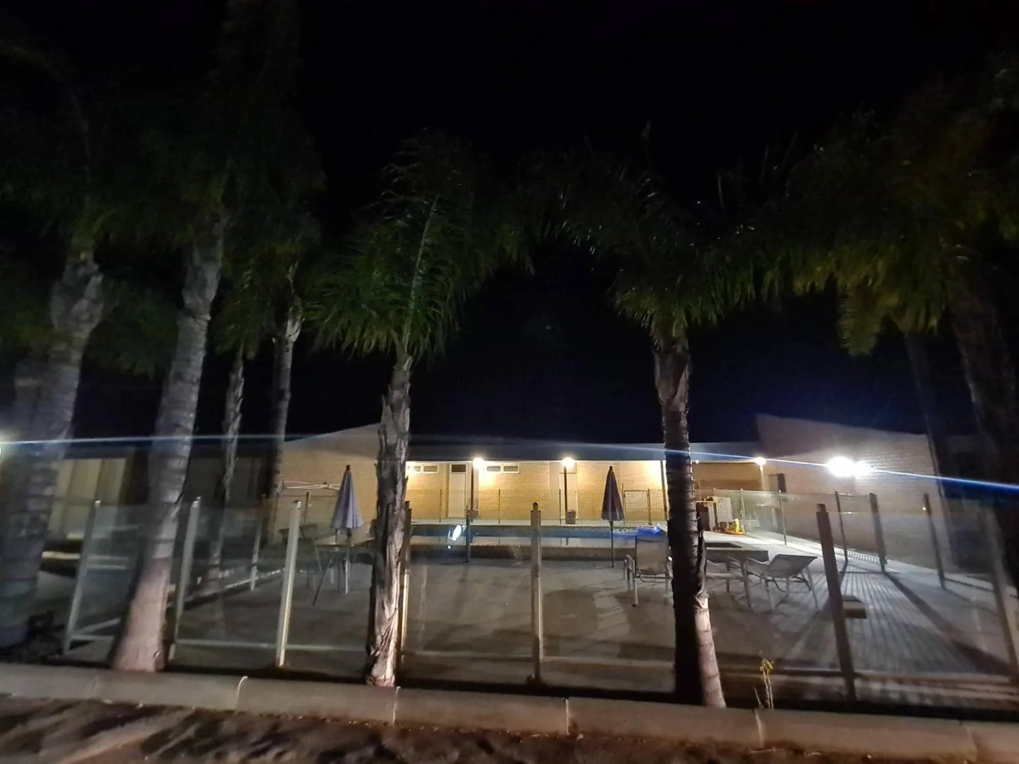 Swimming pool in Cottonwood Motor Inn