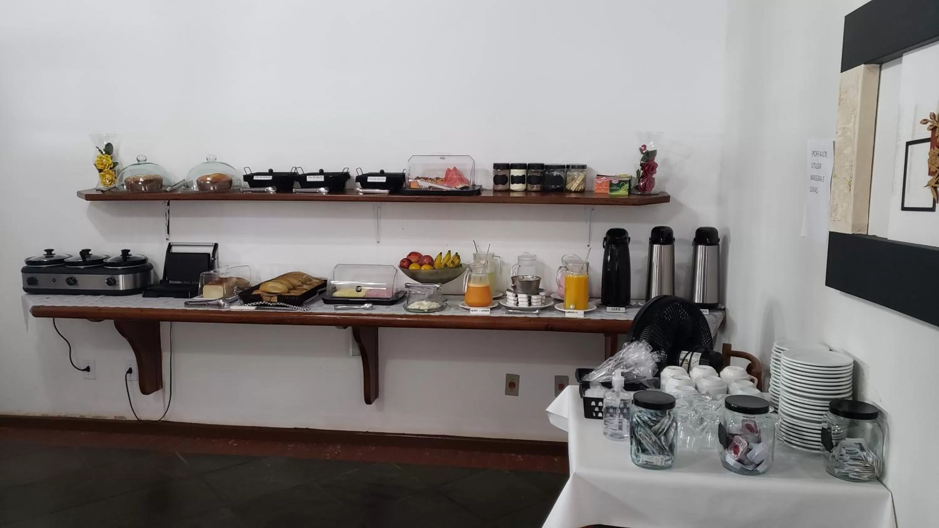 Buffet breakfast in Pousada Oceano de Búzios