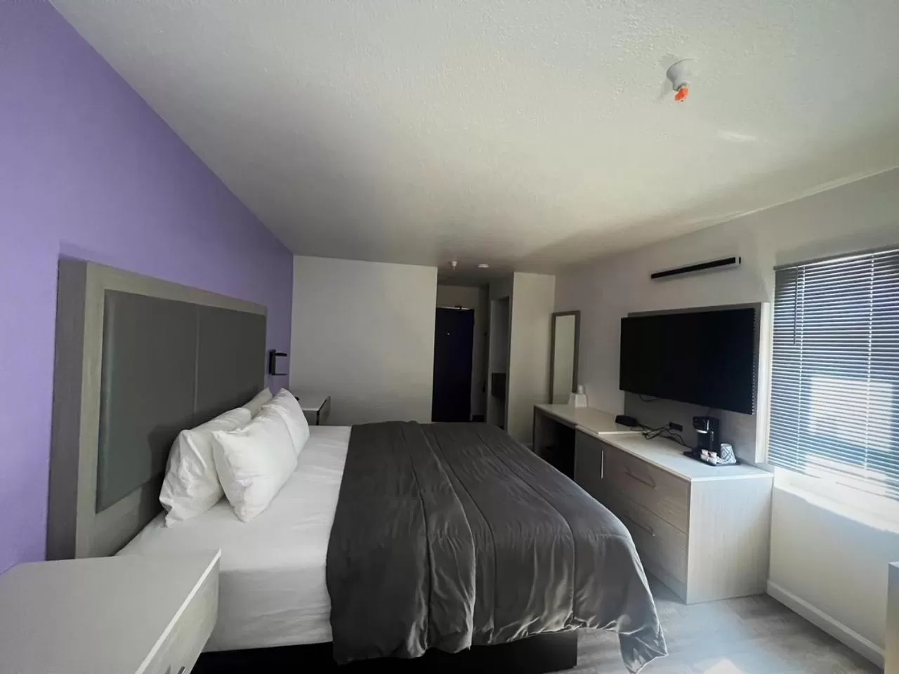 King Suite with Spa Bath in The Aqua Pacific Hotel