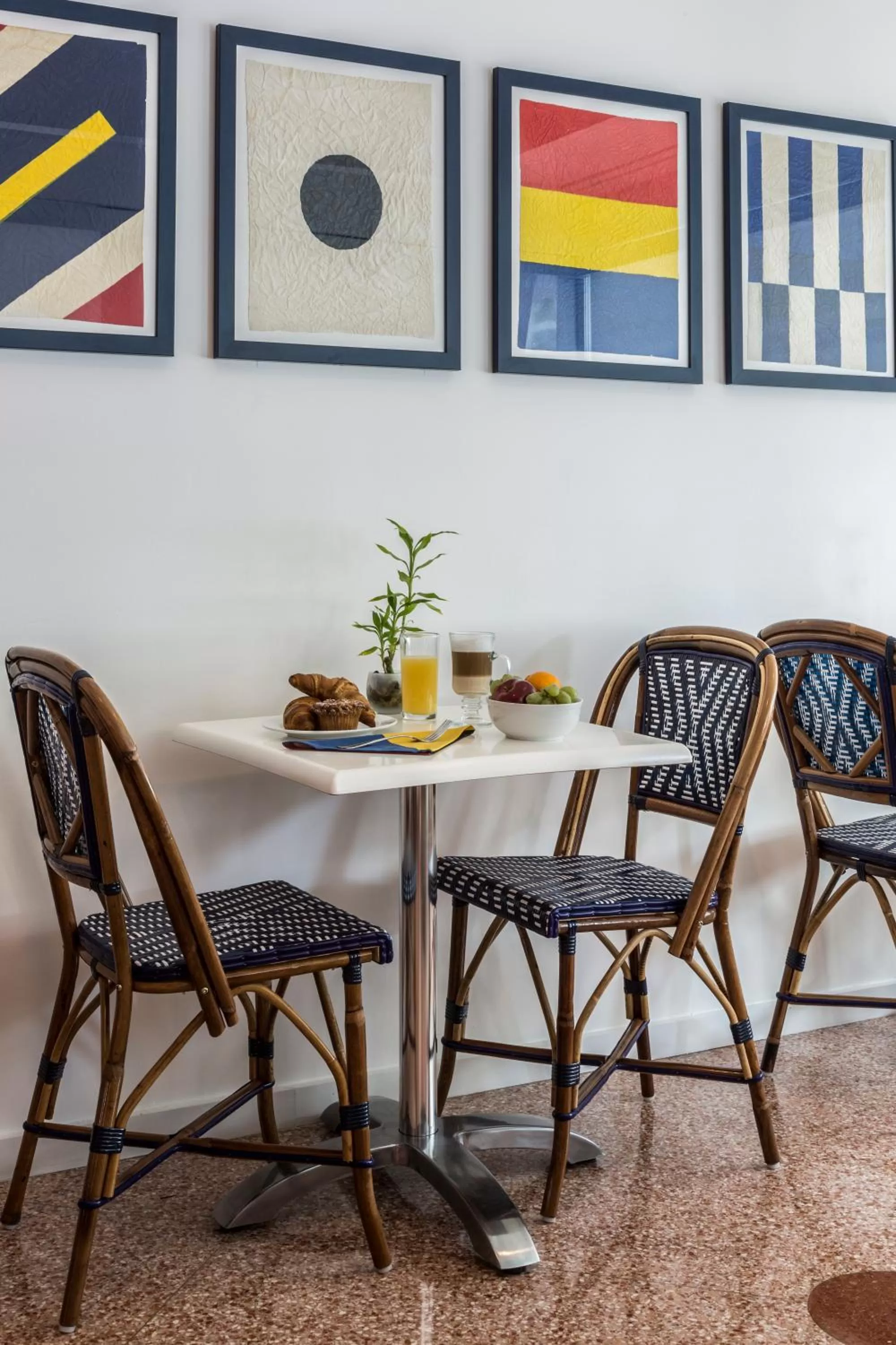 Restaurant/places to eat in Albion Hotel