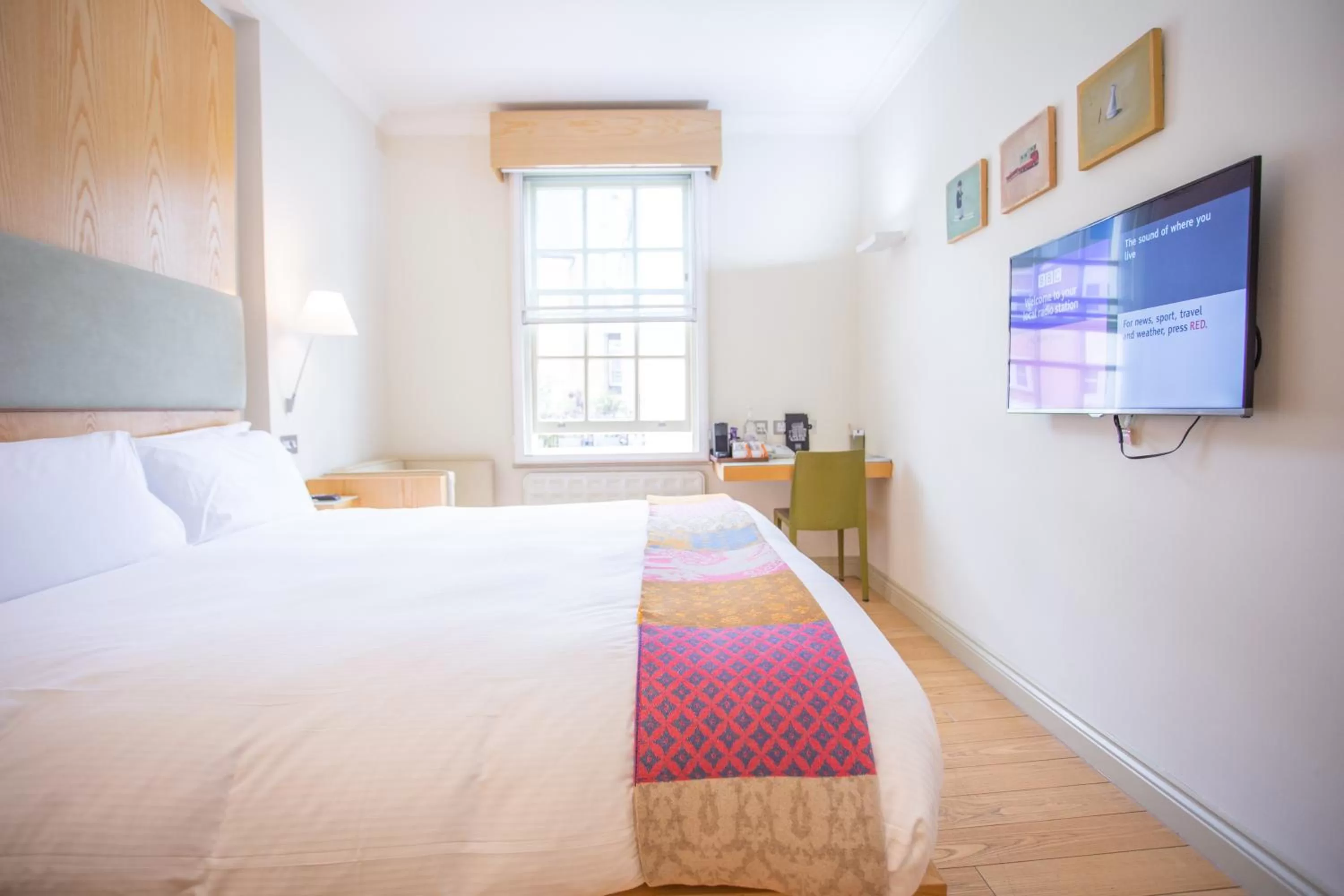 Bedroom, Bed in Sydney House Chelsea