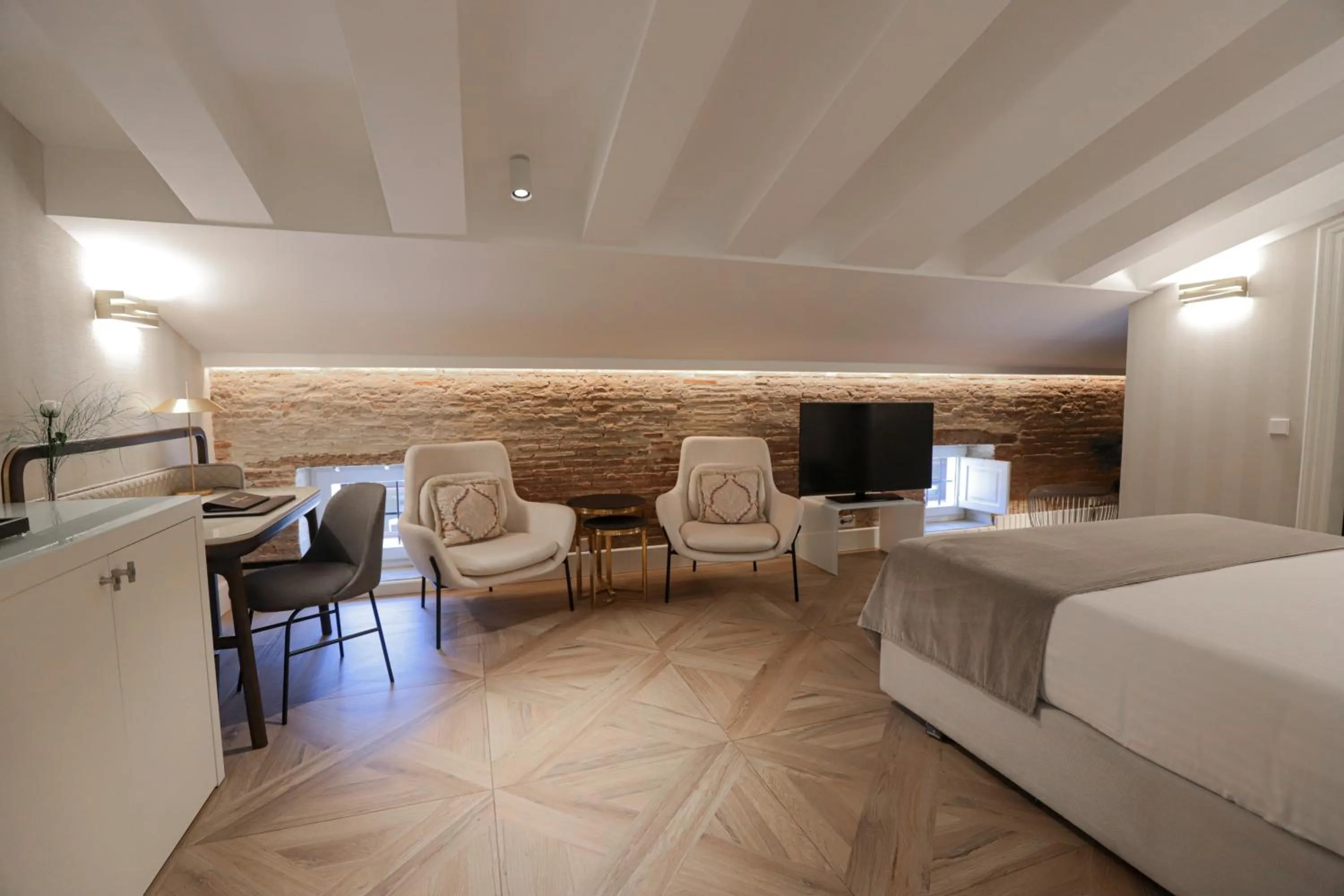 Seating area, Bed in MYR Palacio Vallier