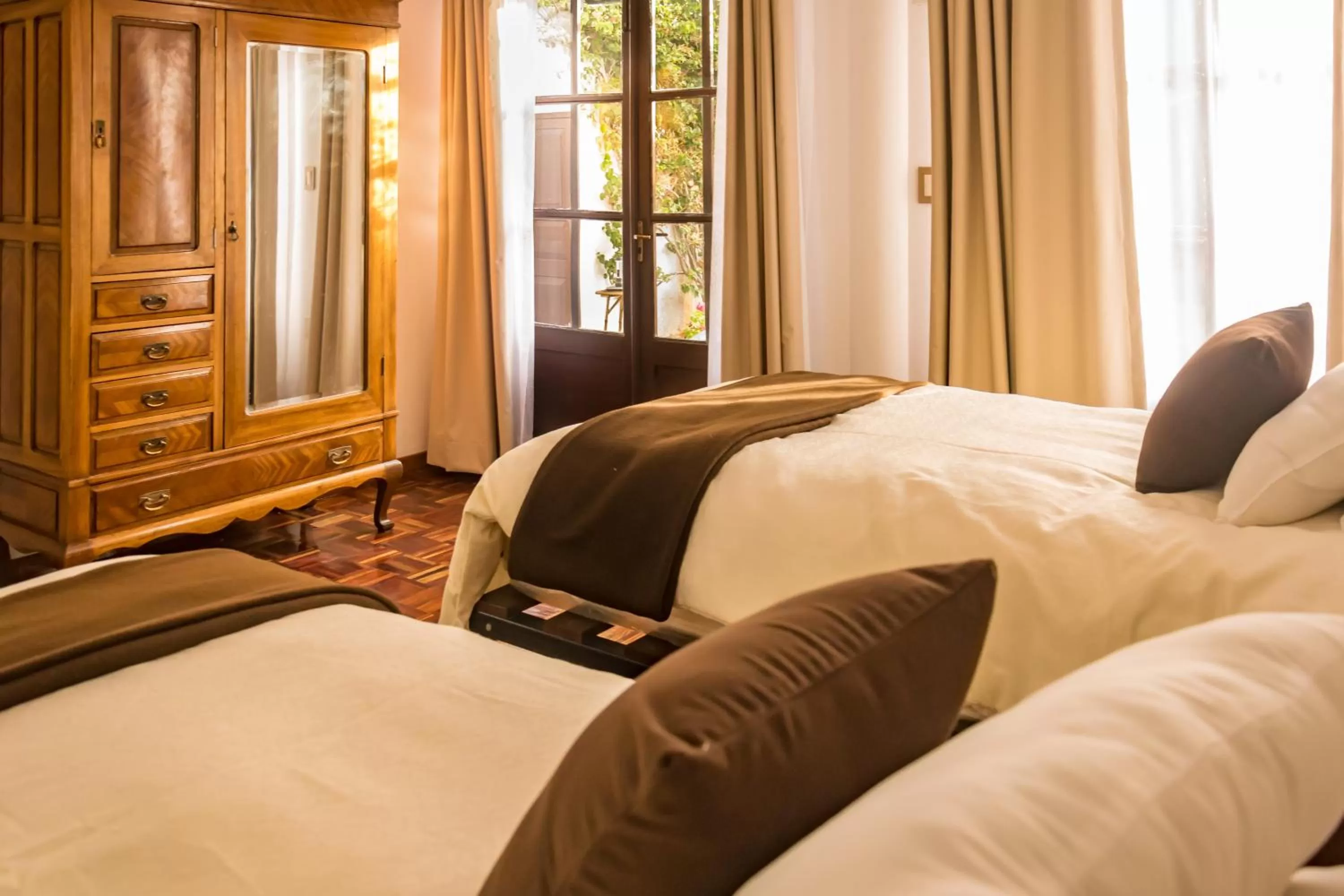 Photo of the whole room, Bed in El Jardin De Su Merced B&B