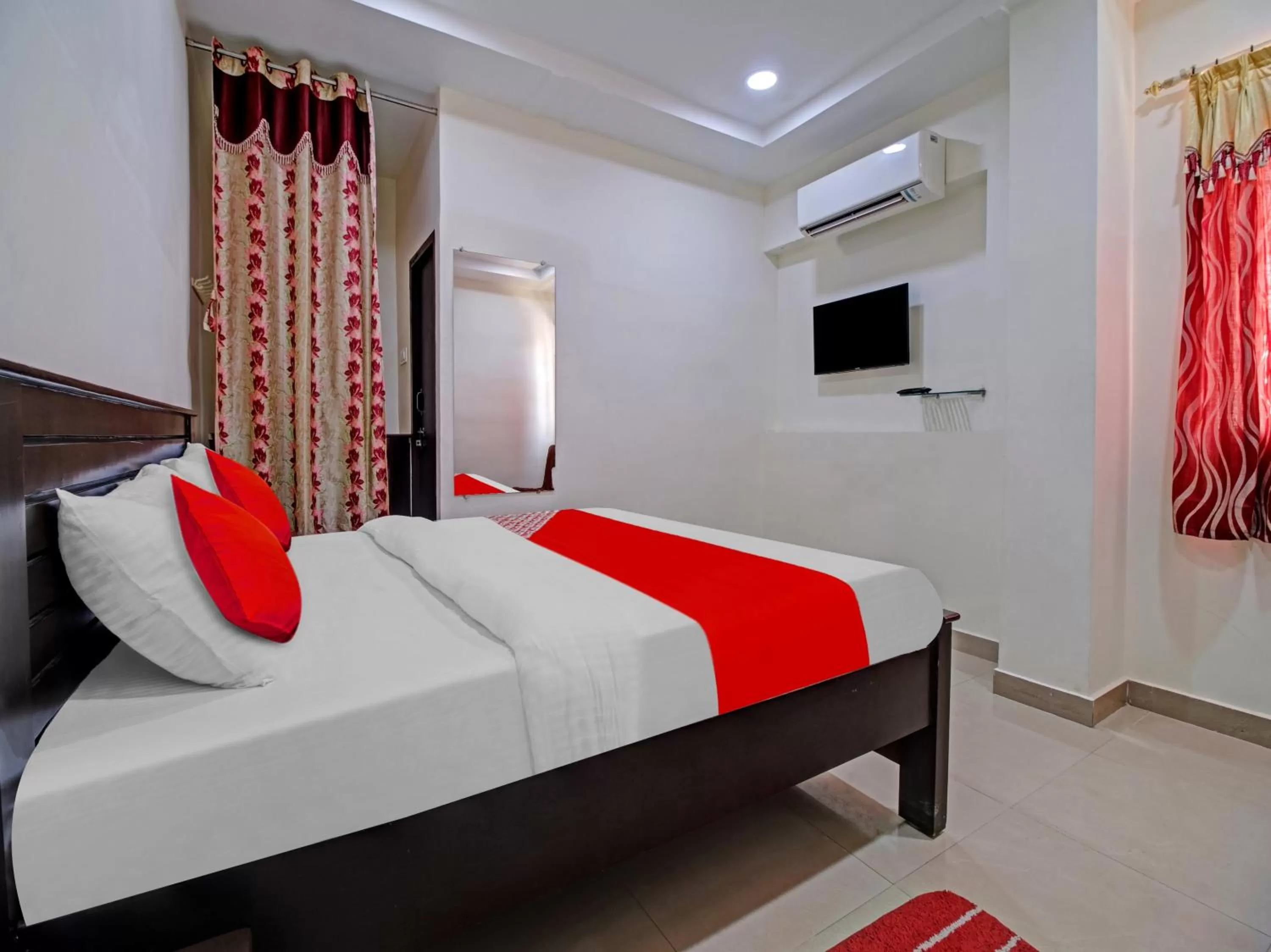 Bedroom, Bed in OYO Flagship Kk Royal Grand