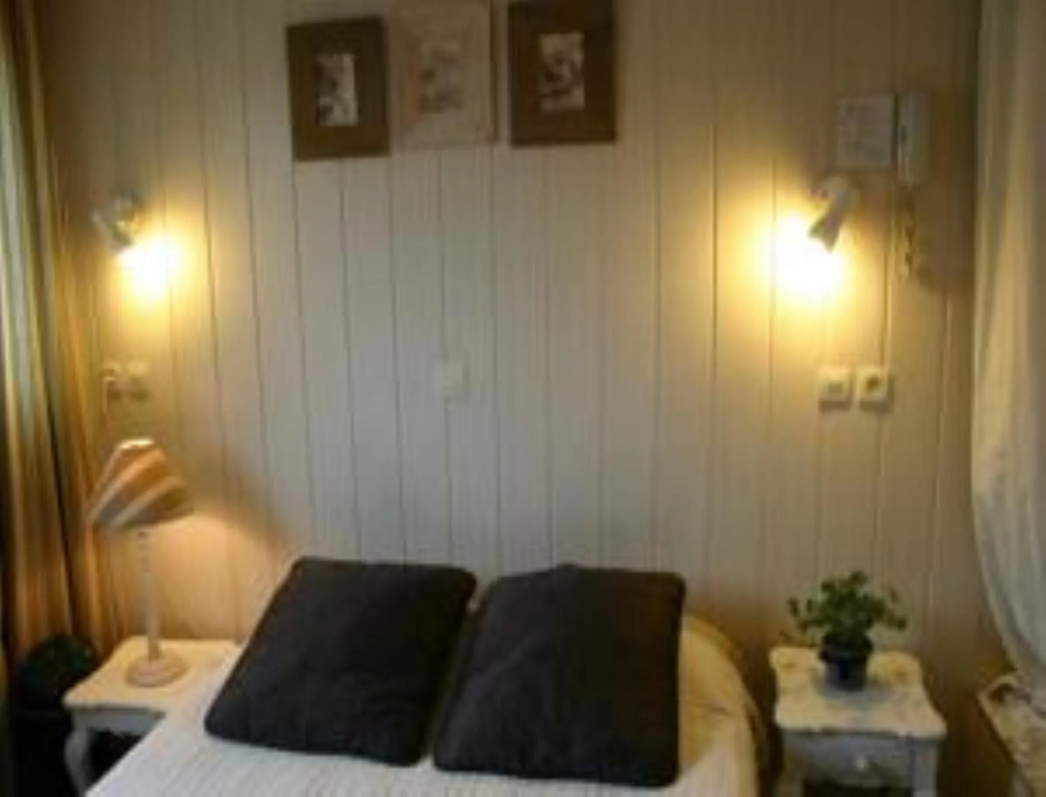 Bed in Hôtel De Londres