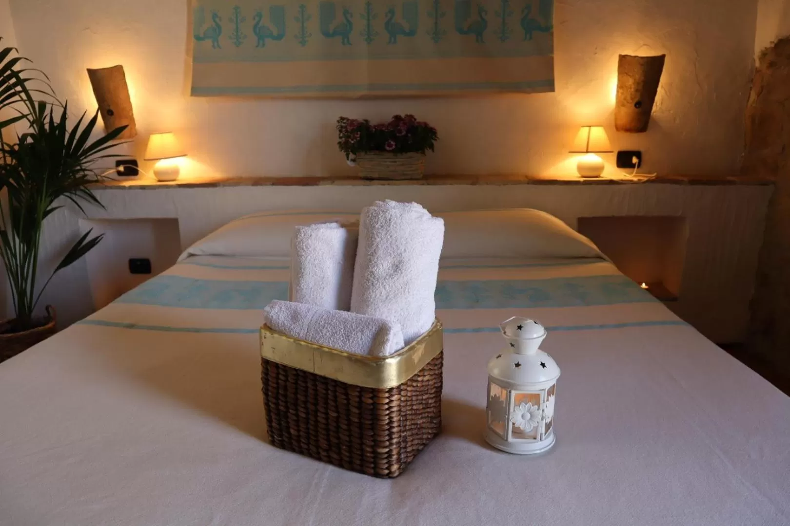 Bed in Hammam Rooms and Restaurant, Cagliari, Senorbí