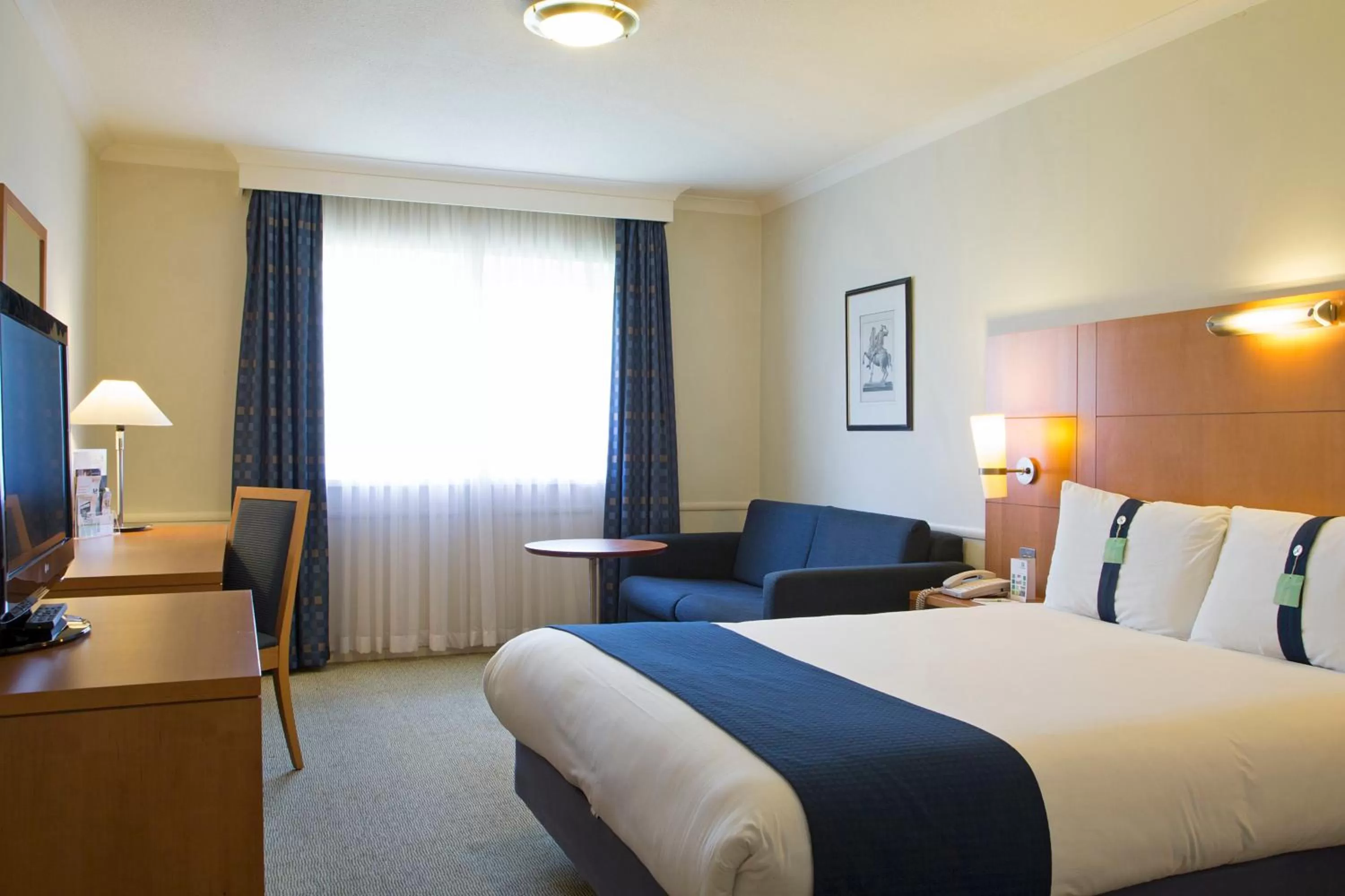 Photo of the whole room, Bed in Holiday Inn Guildford by IHG
