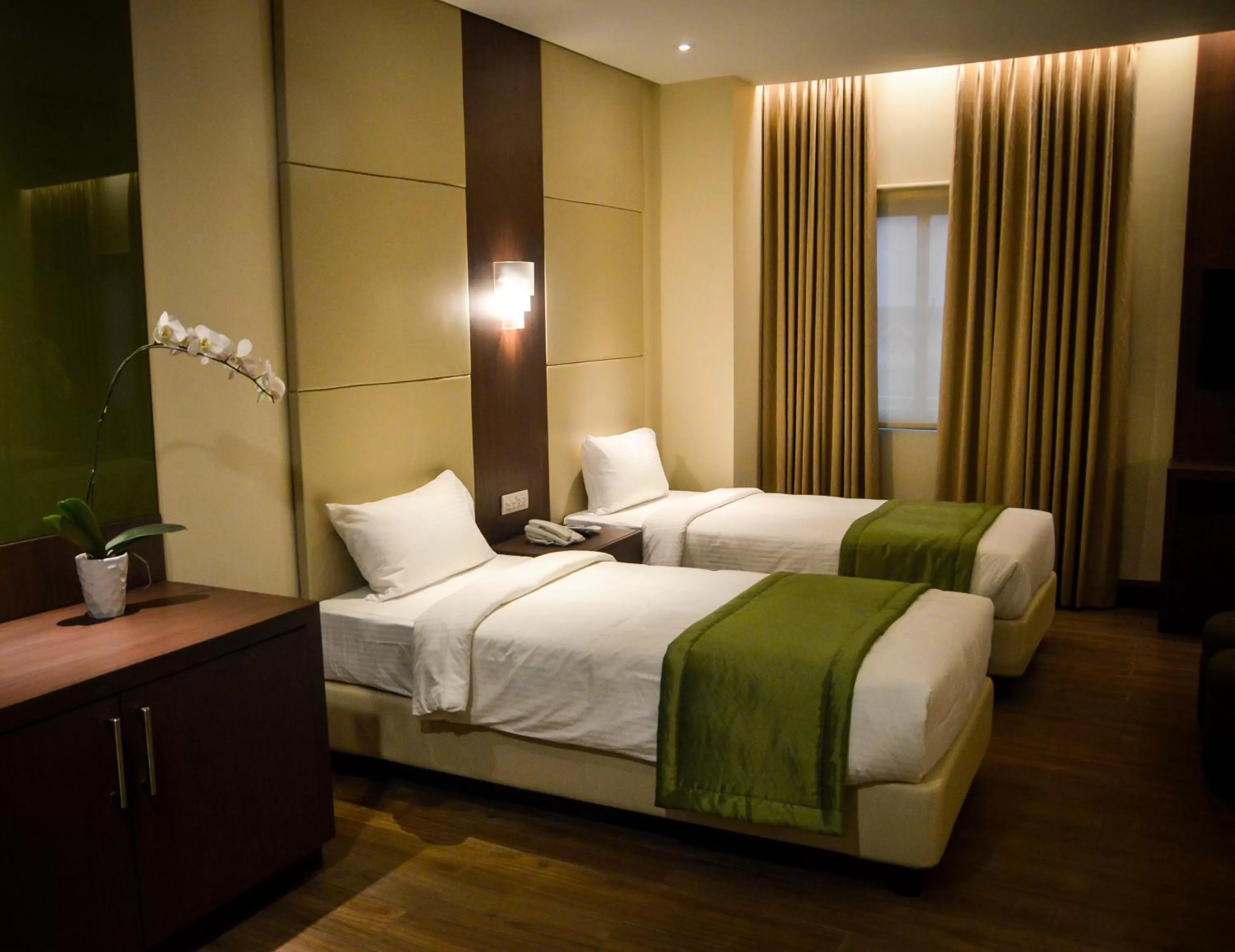 Bedroom, Bed in Hotel Monticello Tagaytay