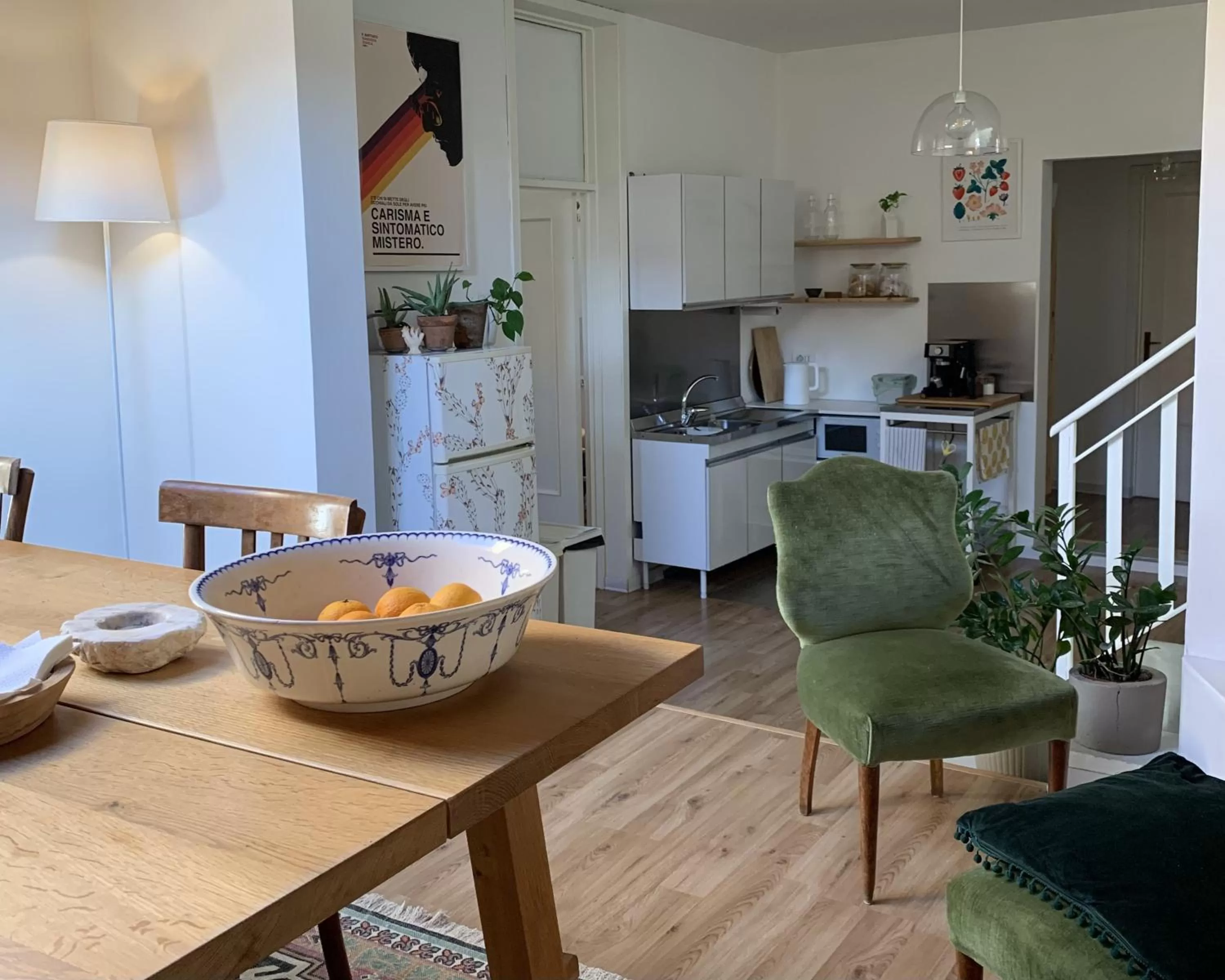 Coffee/tea facilities, Kitchen/Kitchenette in Homestay