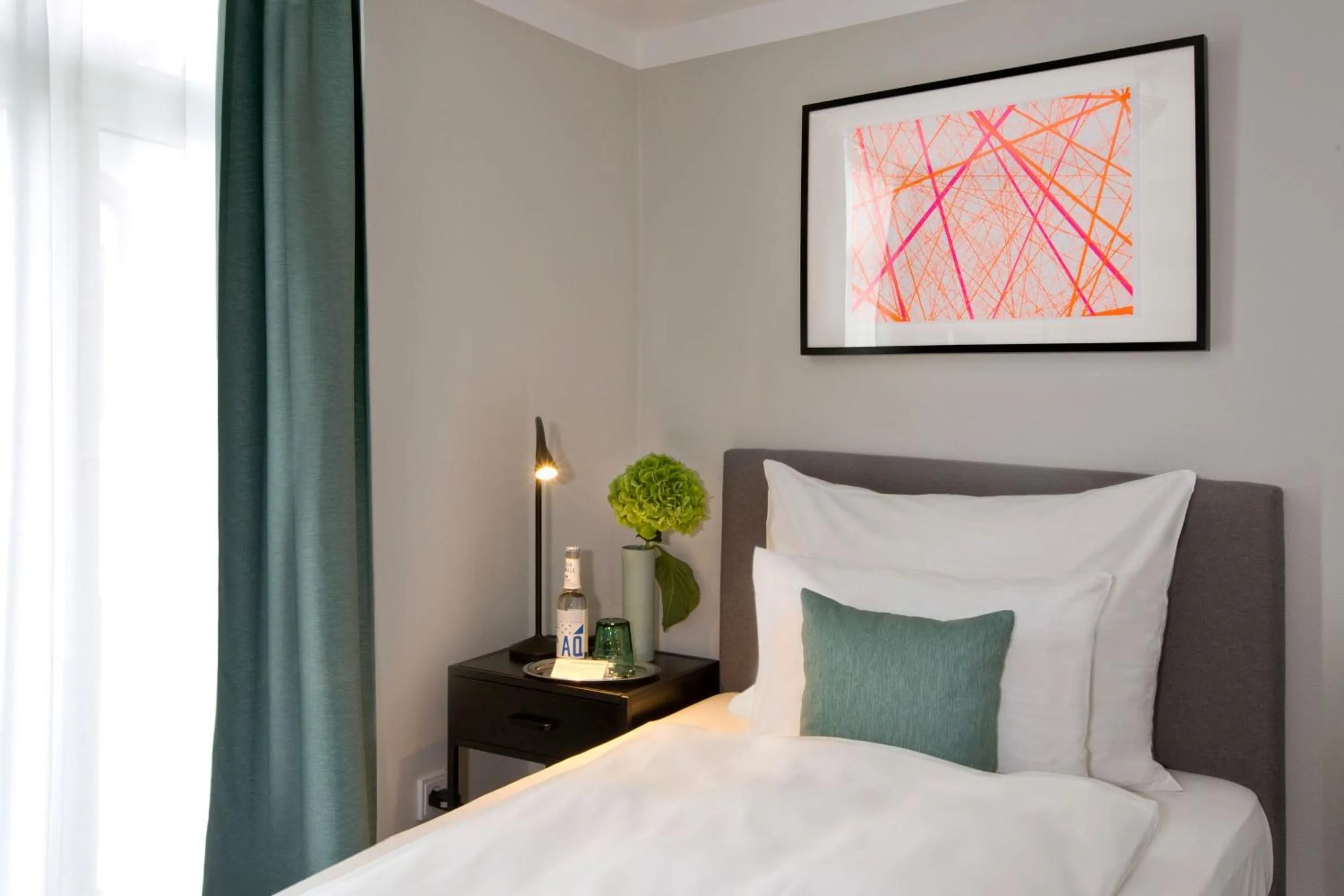 Photo of the whole room, Bed in Hotel Rotkreuzplatz