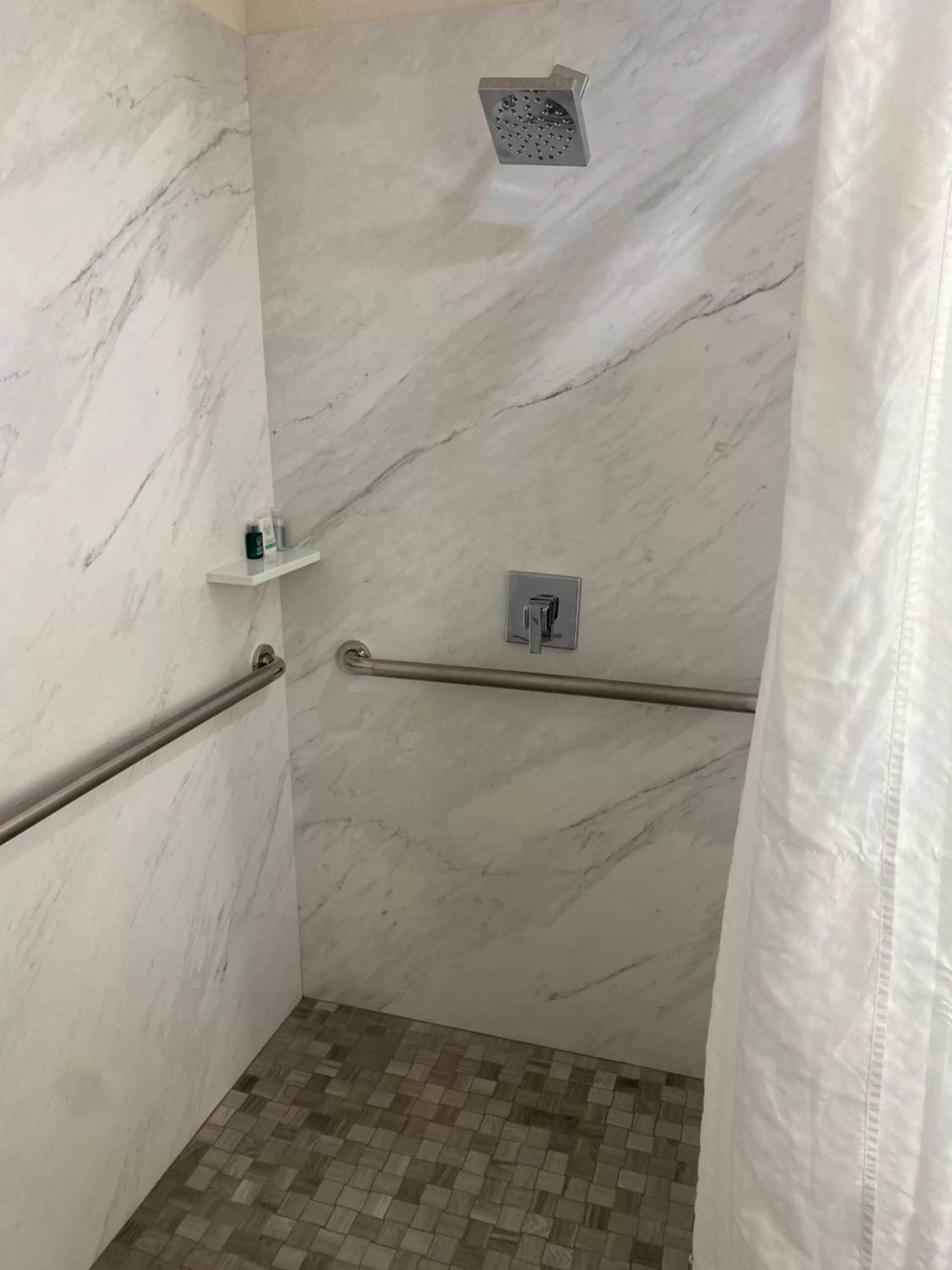 Shower in Bandon Inn