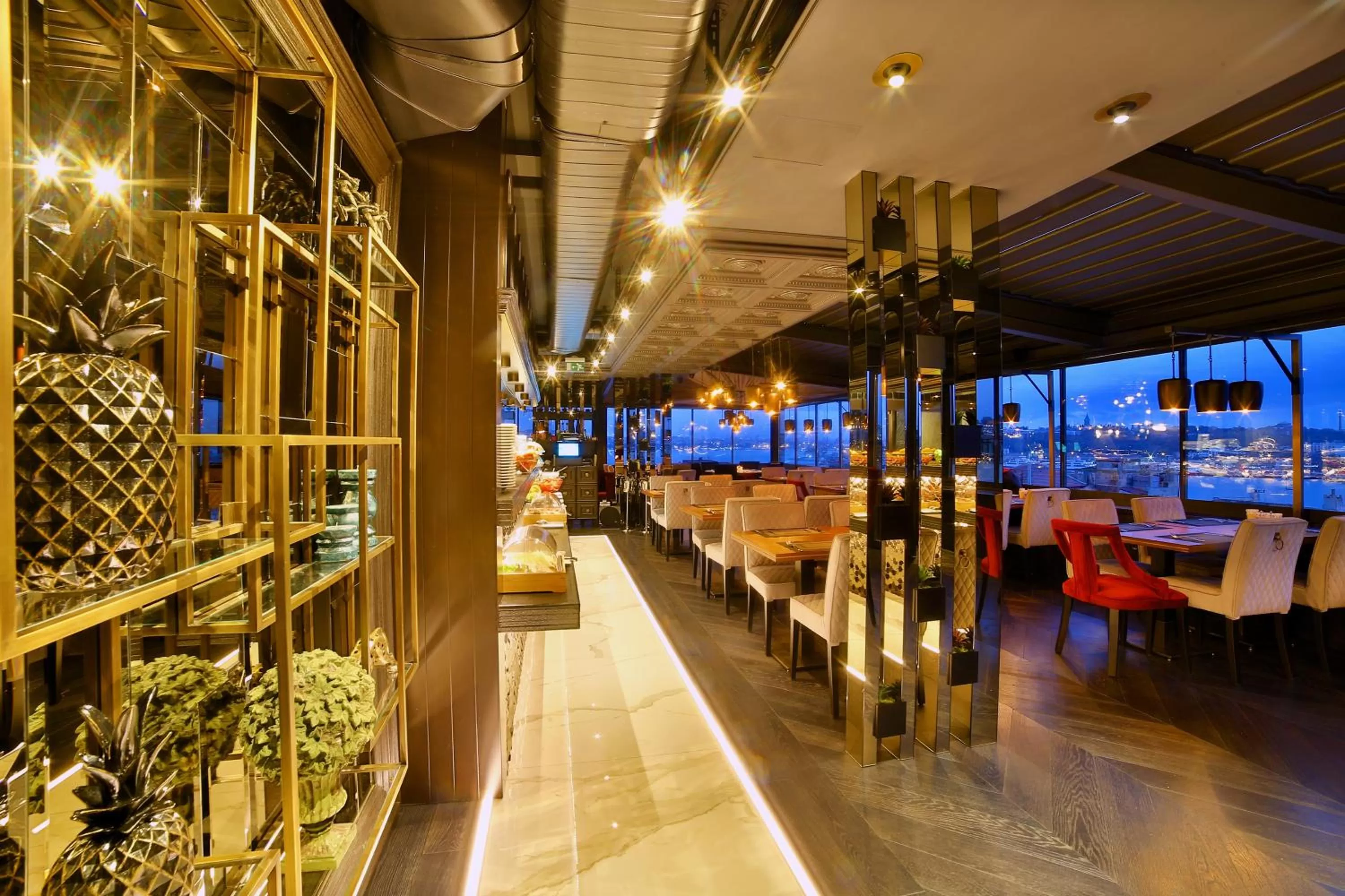 Restaurant/places to eat in Hotel Momento Golden Horn