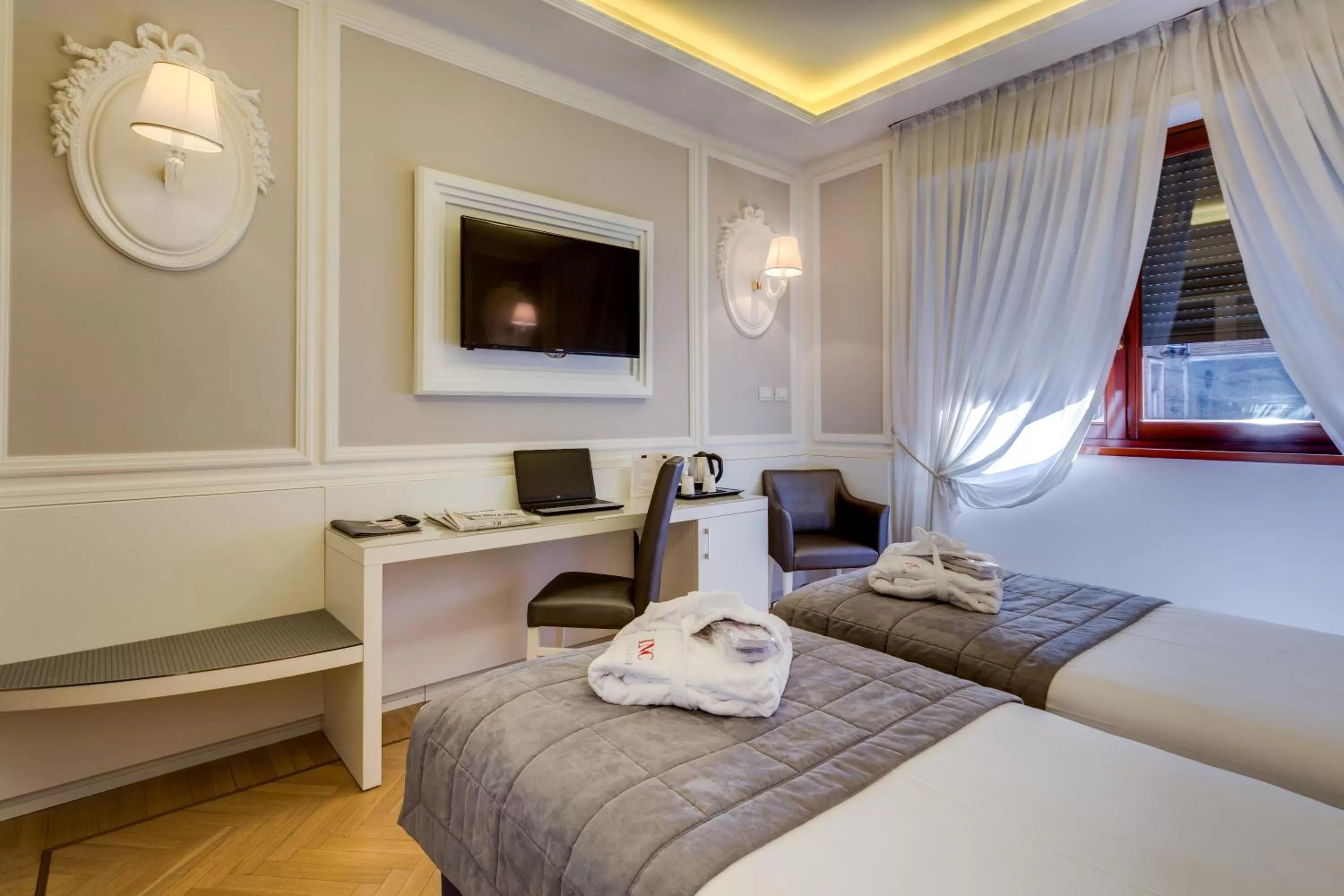 Photo of the whole room, Bed in Grande Albergo Roma