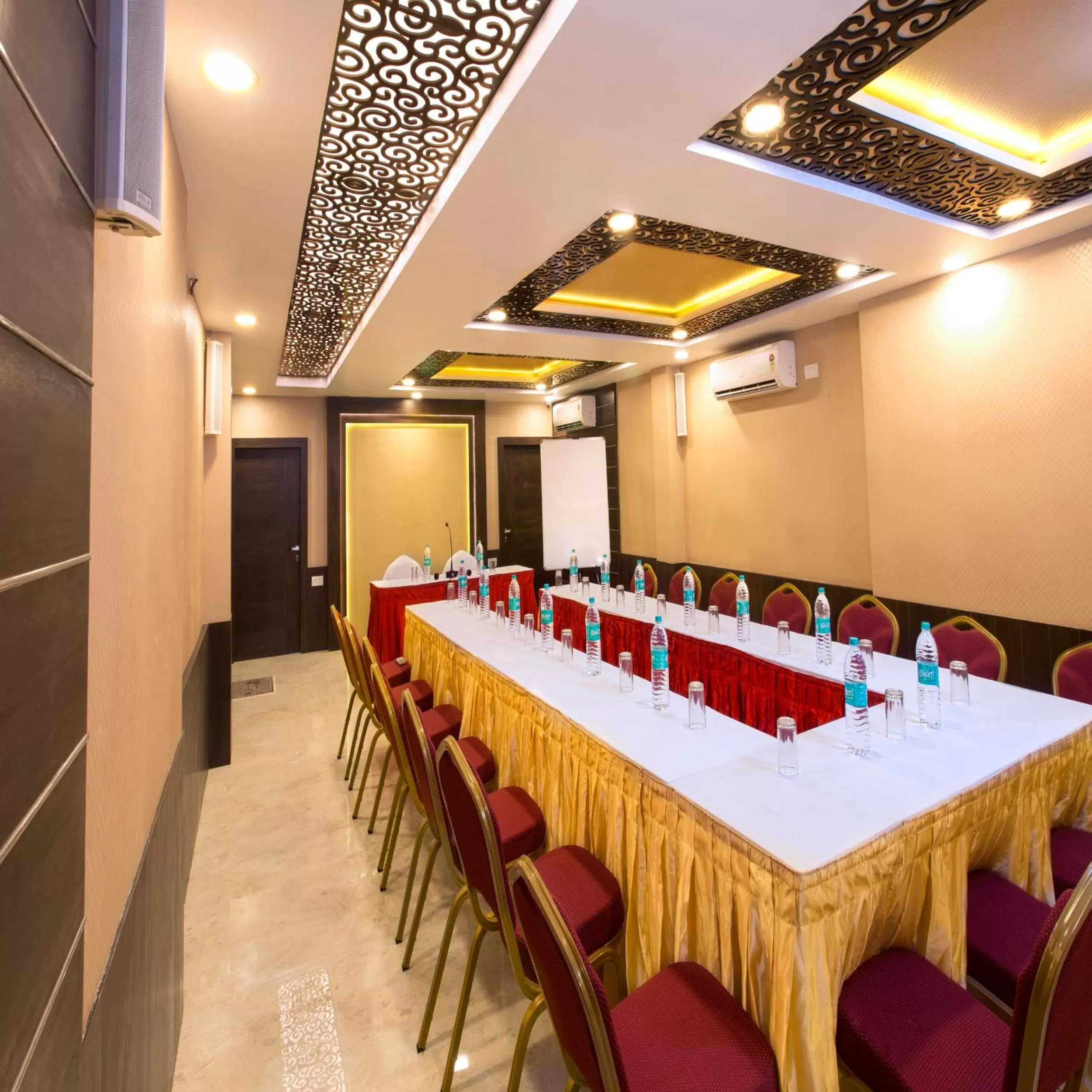Banquet/Function facilities in Shankar Bhavan By Vinayak Hotels