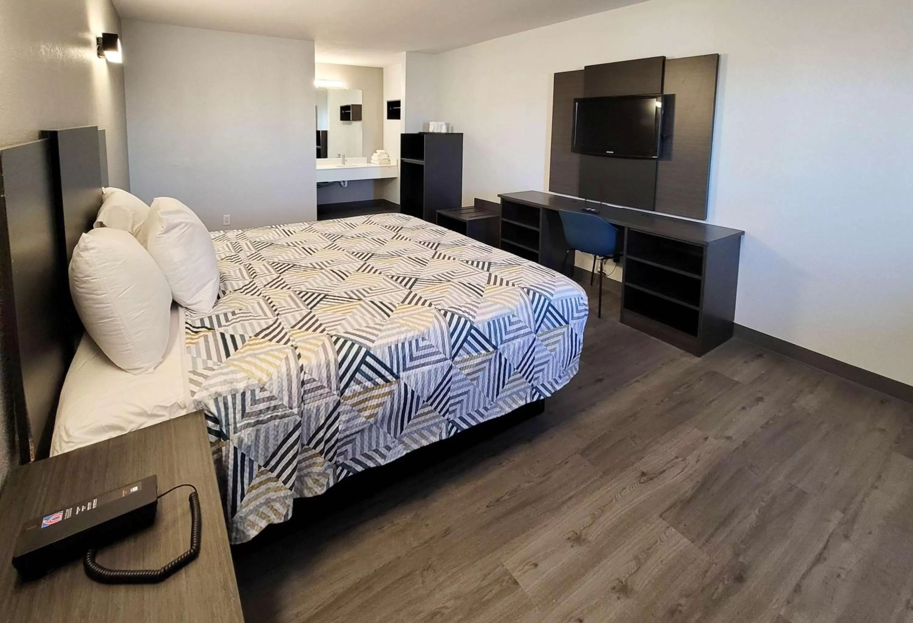 Bedroom, Bed in Motel 6 Wichita KS South I35