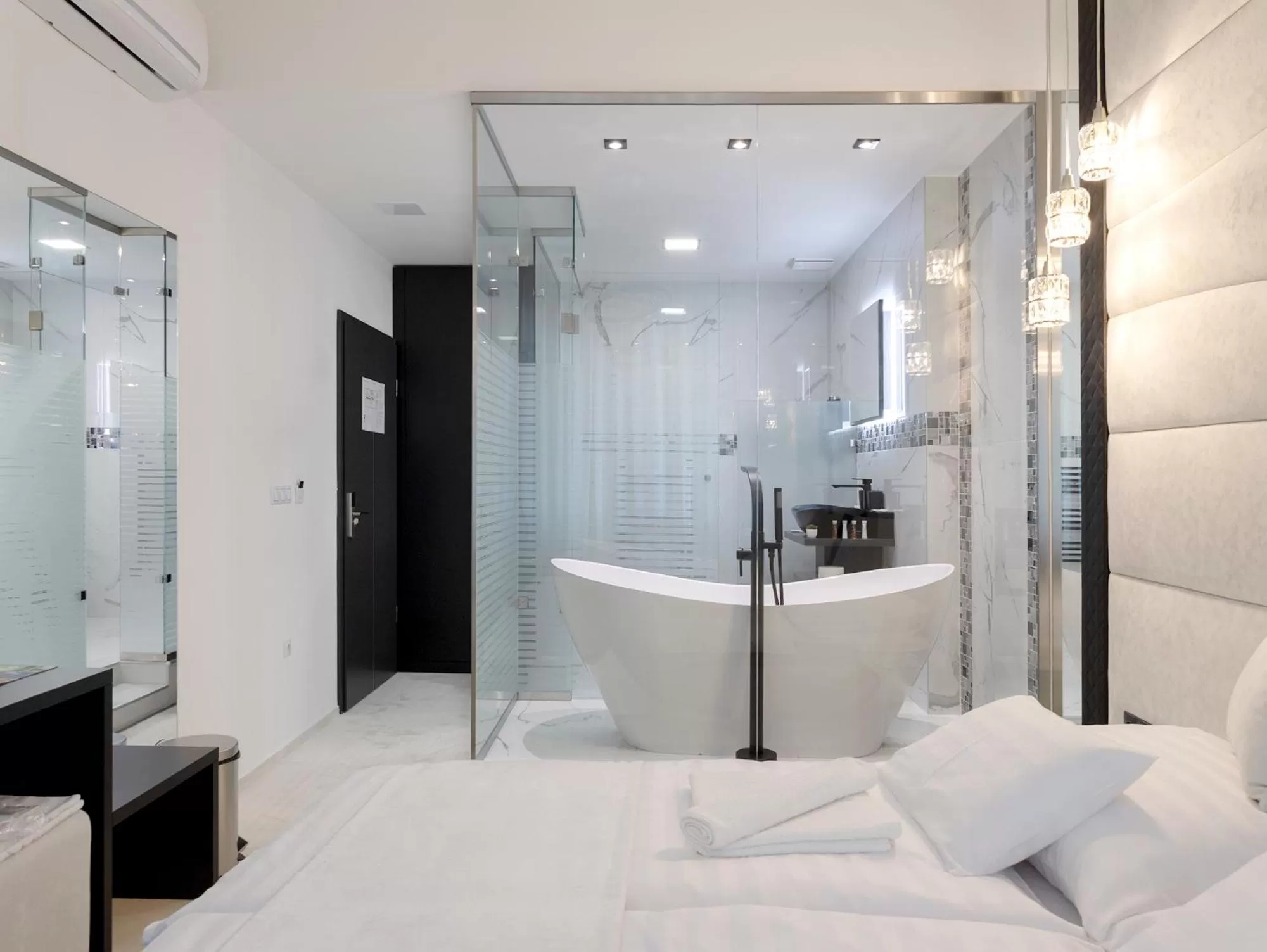 Bath, Bathroom in Z Rooms Boutique