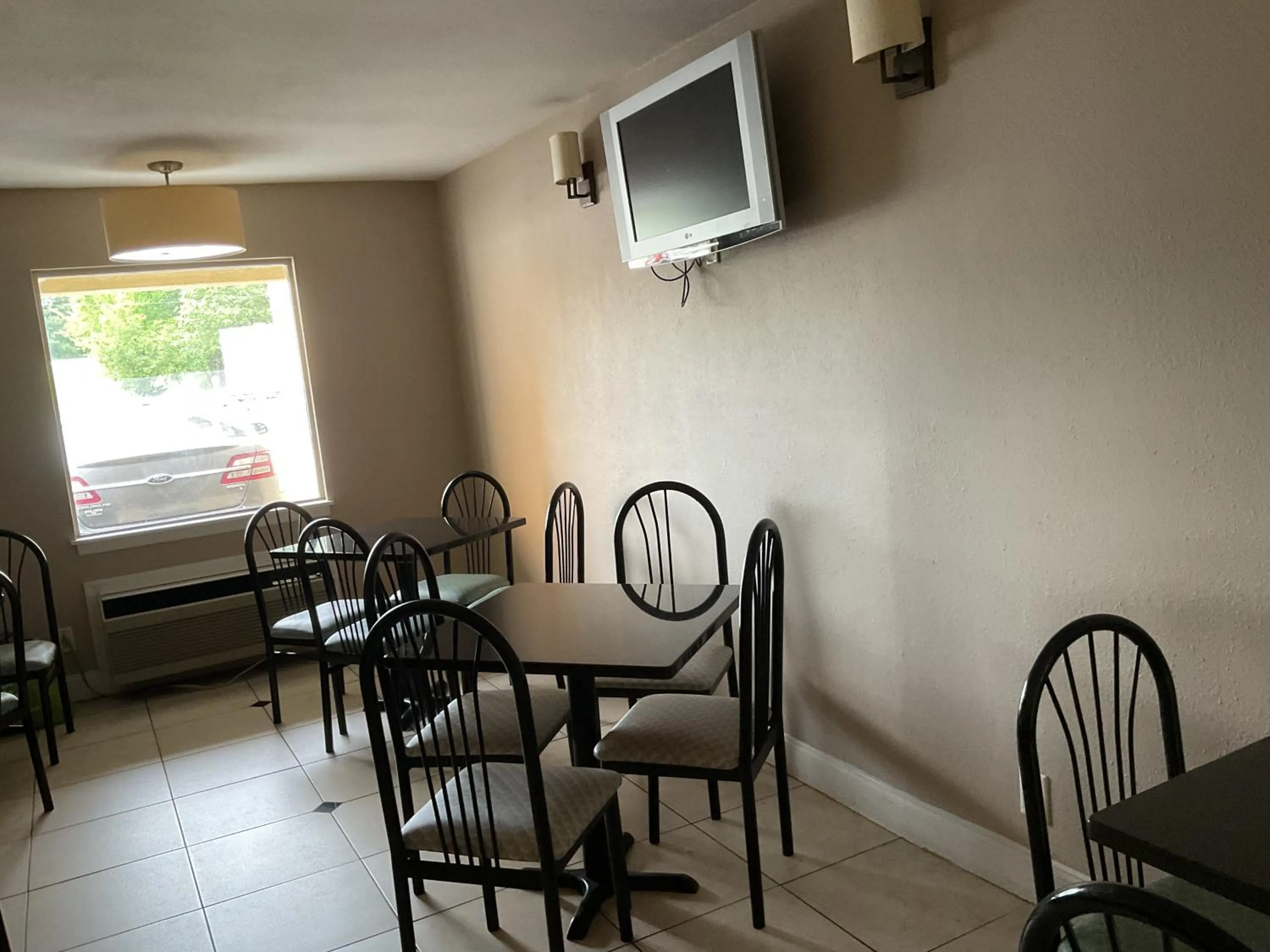 Breakfast in Super 8 by Wyndham Chattanooga/East Ridge