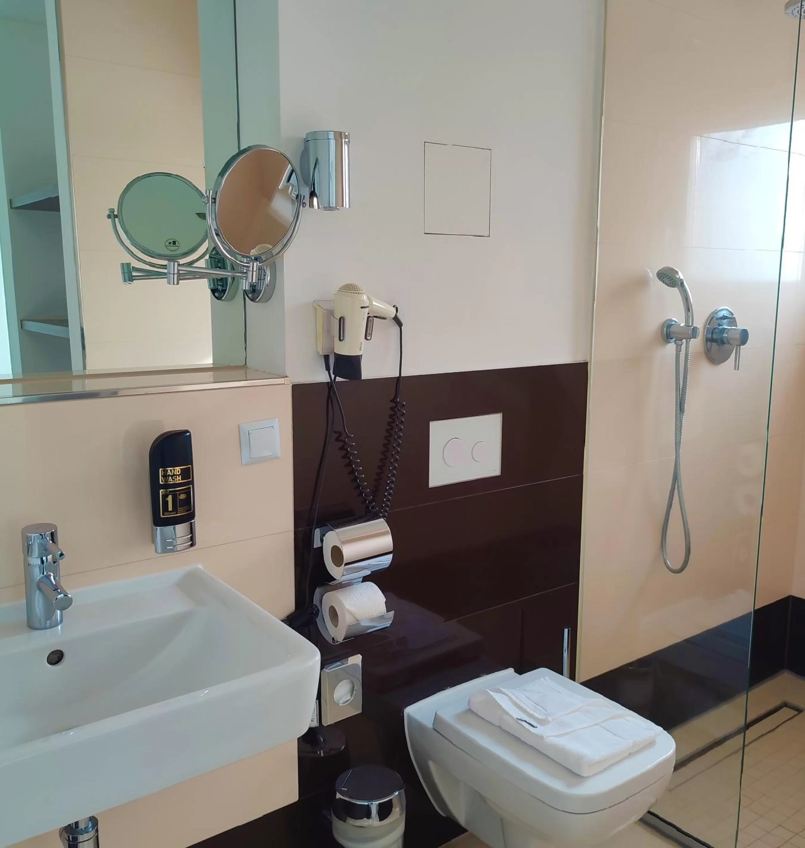 Bathroom in Strandhotel Dranske