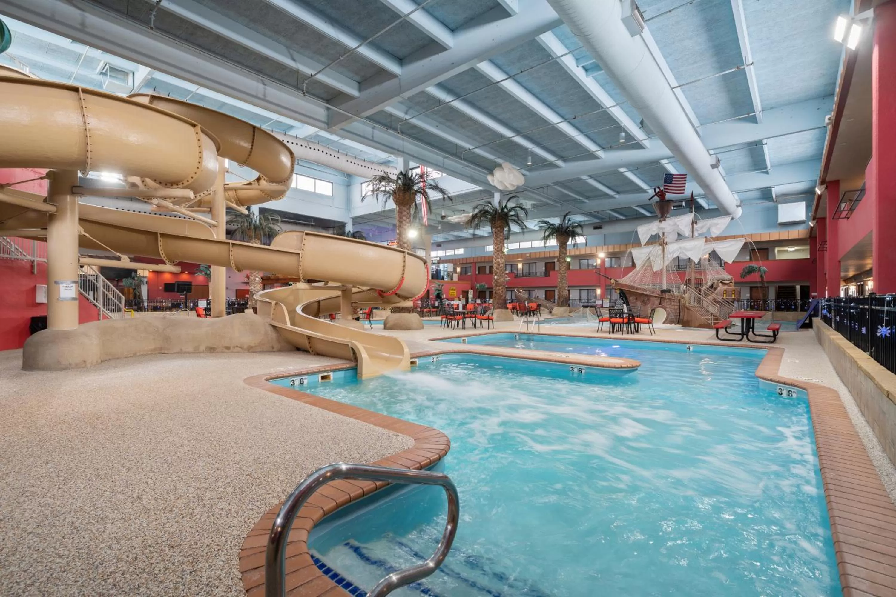 Aqua park in Ramada by Wyndham Sioux Falls Airport - Waterpark Resort & Event Center