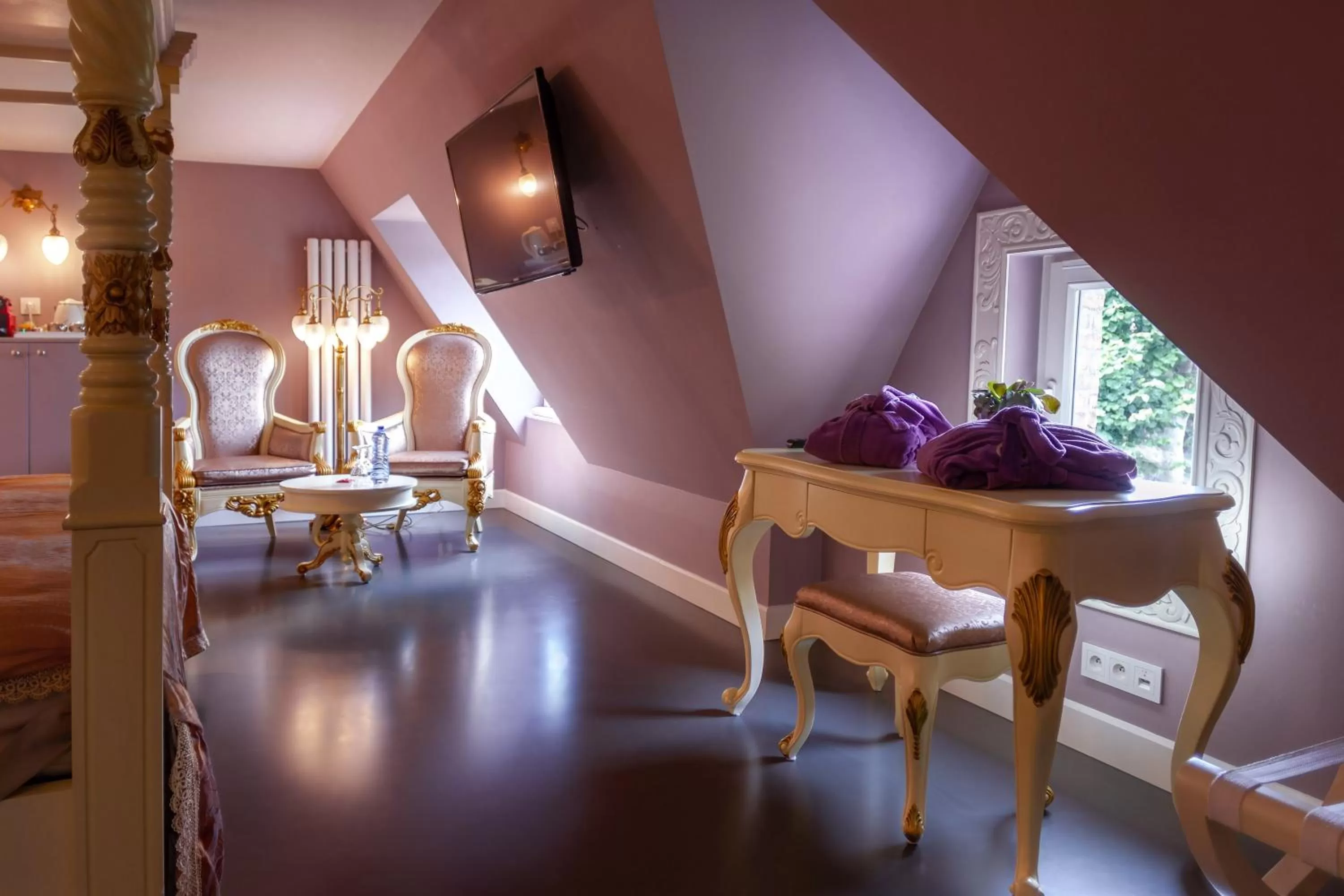 TV and multimedia in B&B Saint-Georges -Located in the city centre of Bruges-