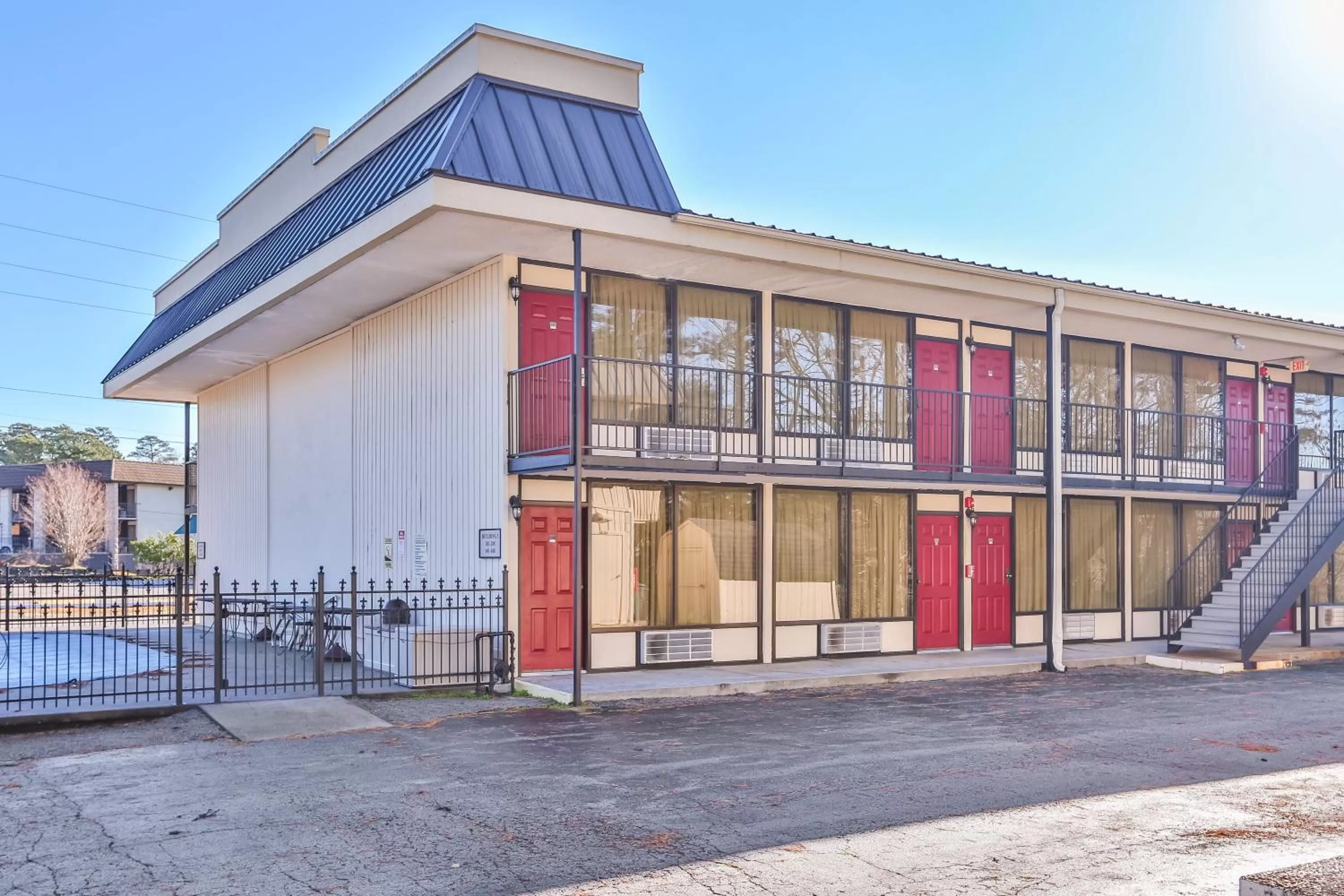 Property building in Candlewick Inn and Suites