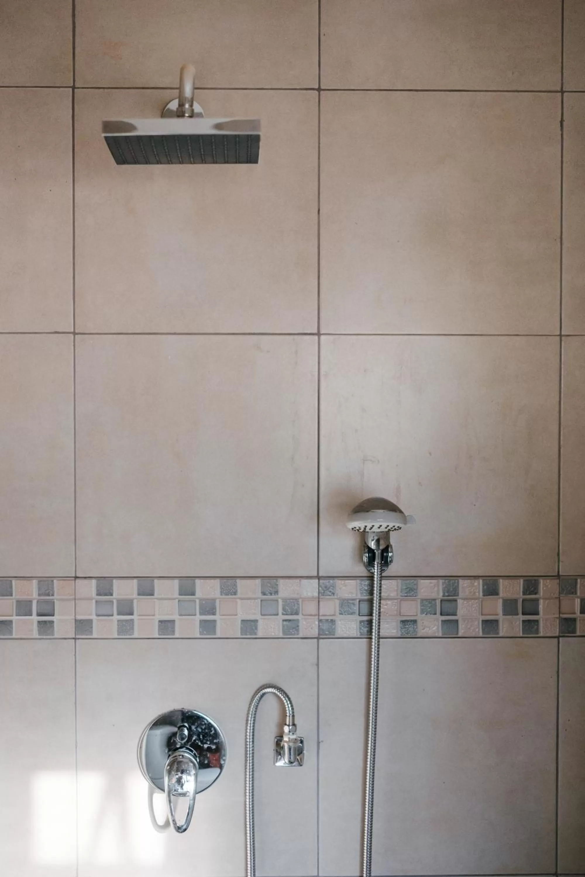 Bathroom in The Guinea Fowl