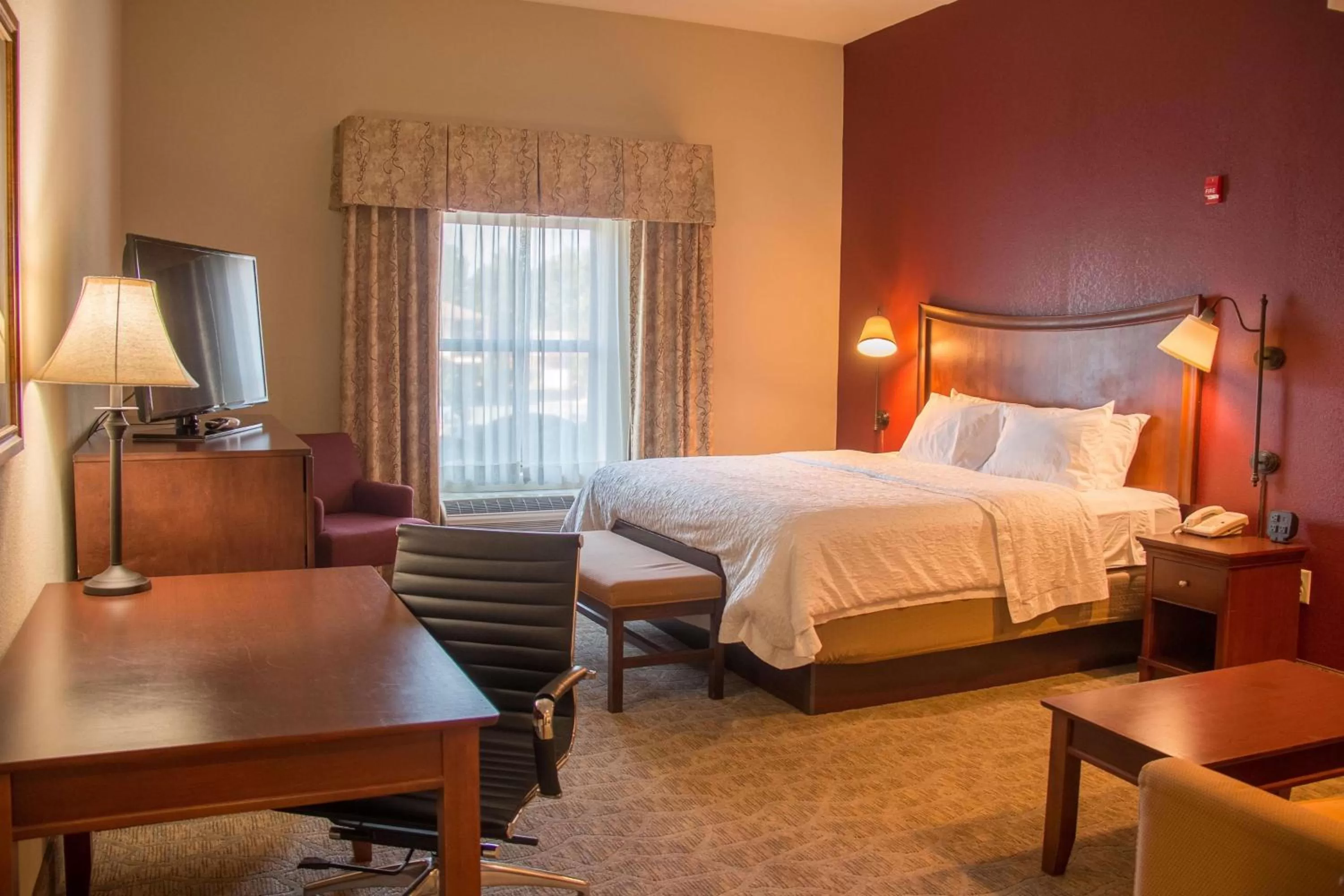 Bedroom, Bed in Hampton Inn Murphy