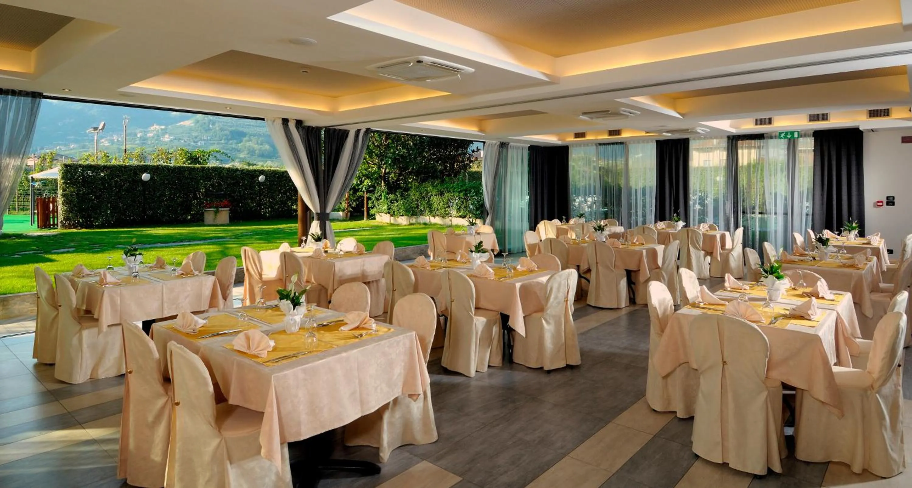 Restaurant/places to eat in Hotel Campagnola