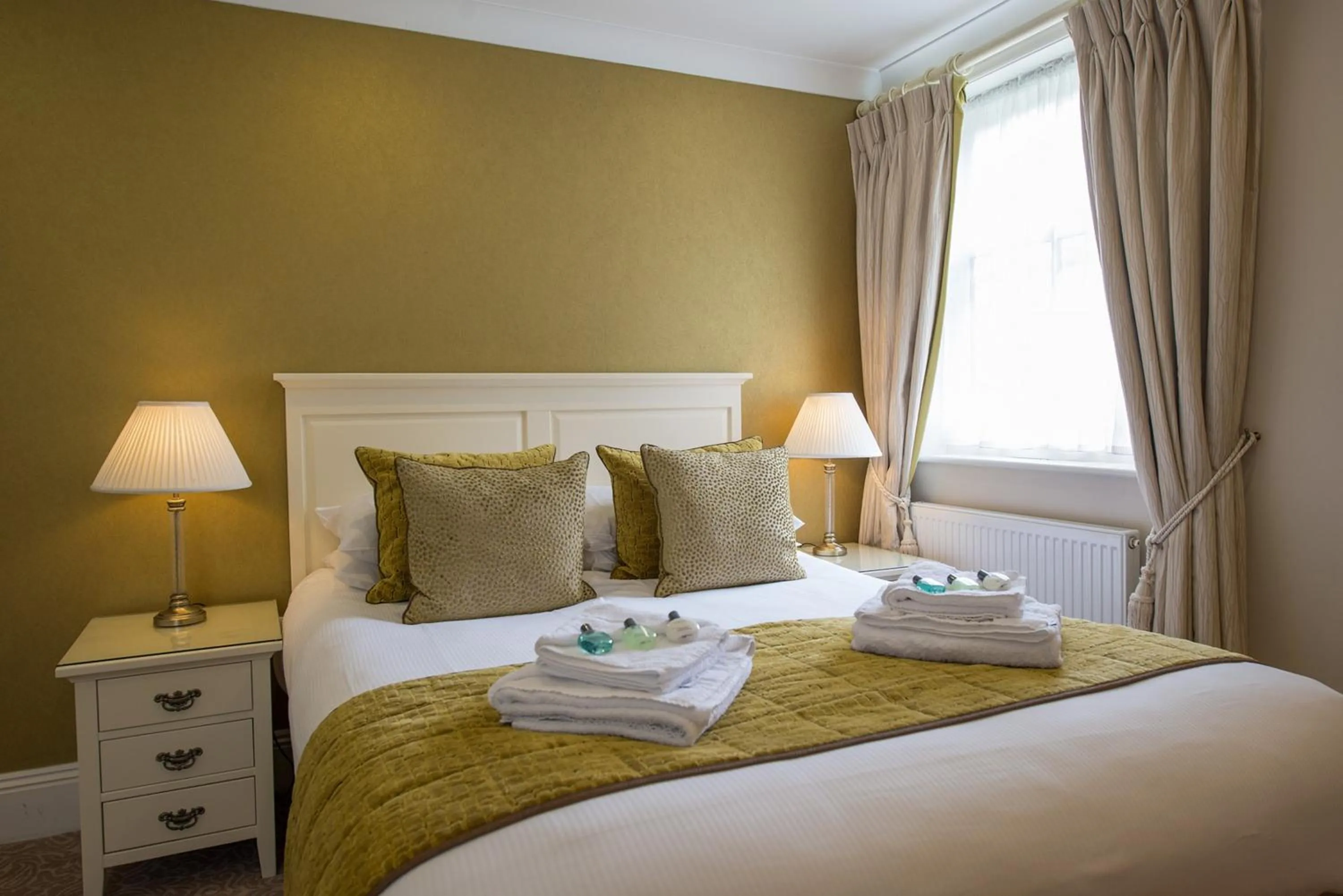 Photo of the whole room, Bed in Bartley Lodge Hotel