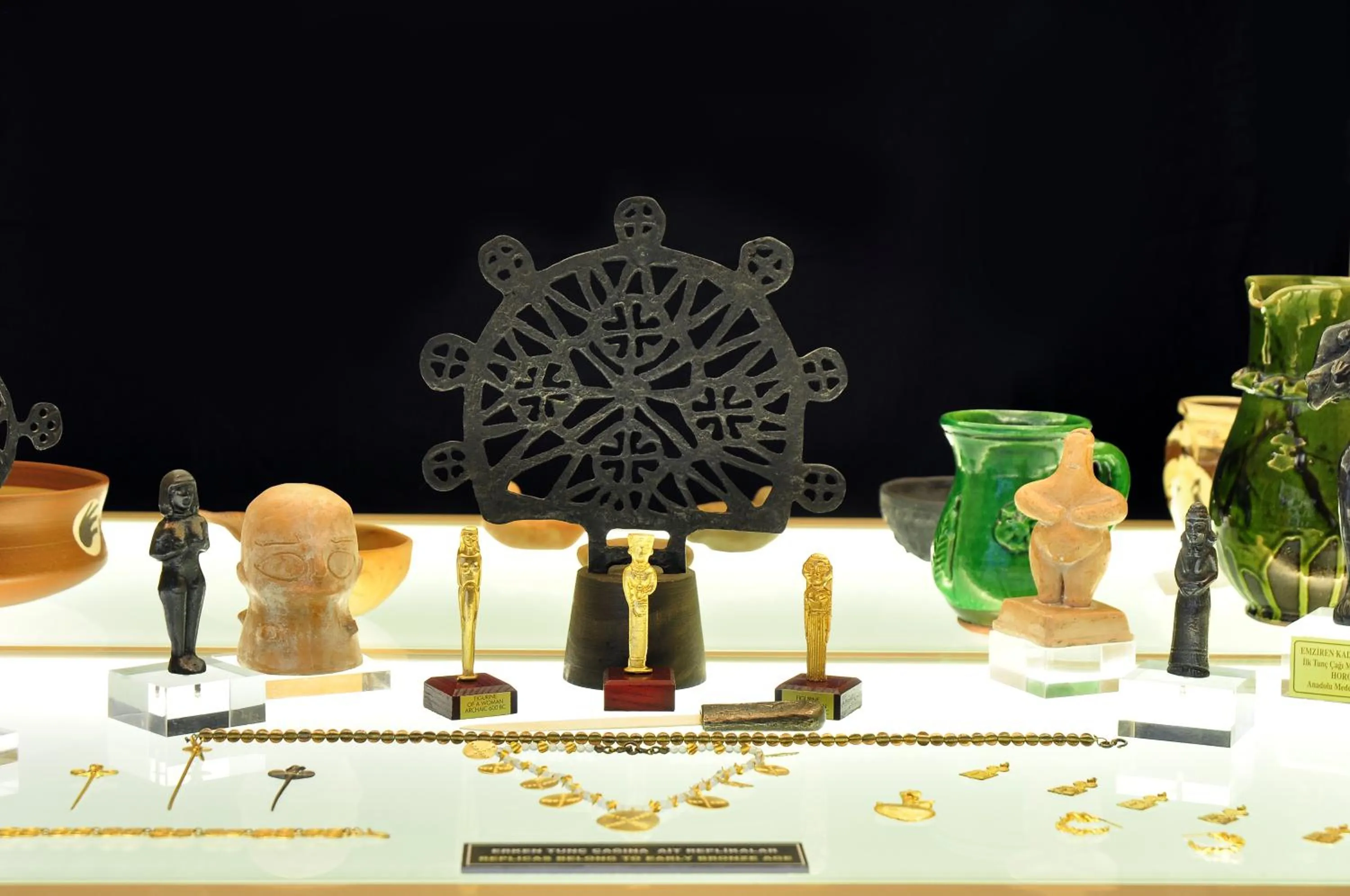 Decorative detail in Neorion Hotel - Special Class