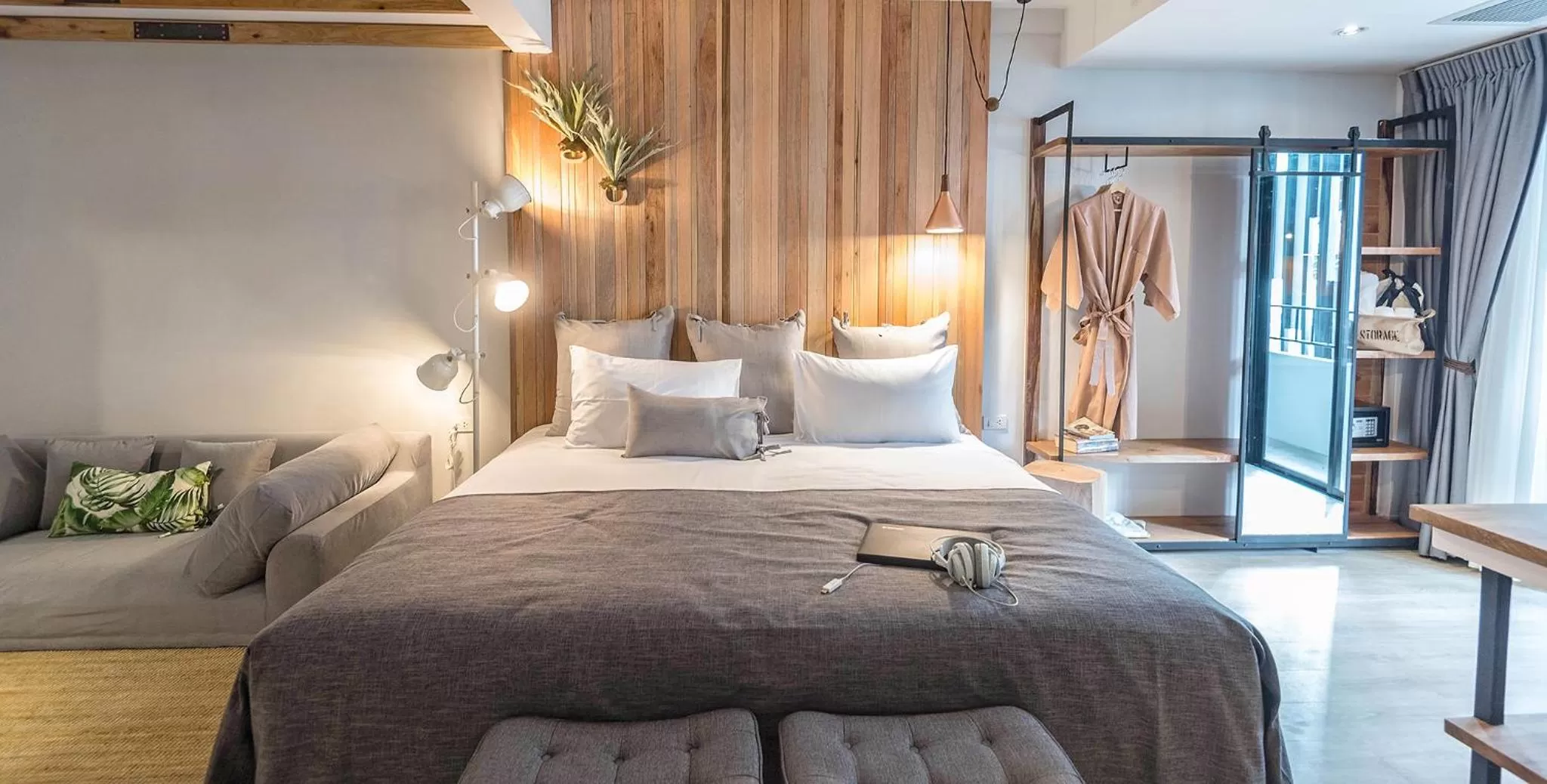 Bed in Family Tree Hotel