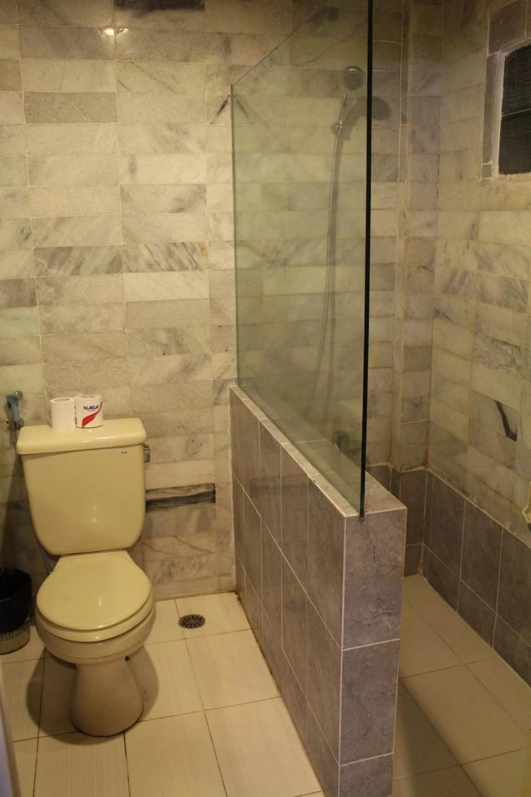 Bathroom in Hotel Karthi Kuta