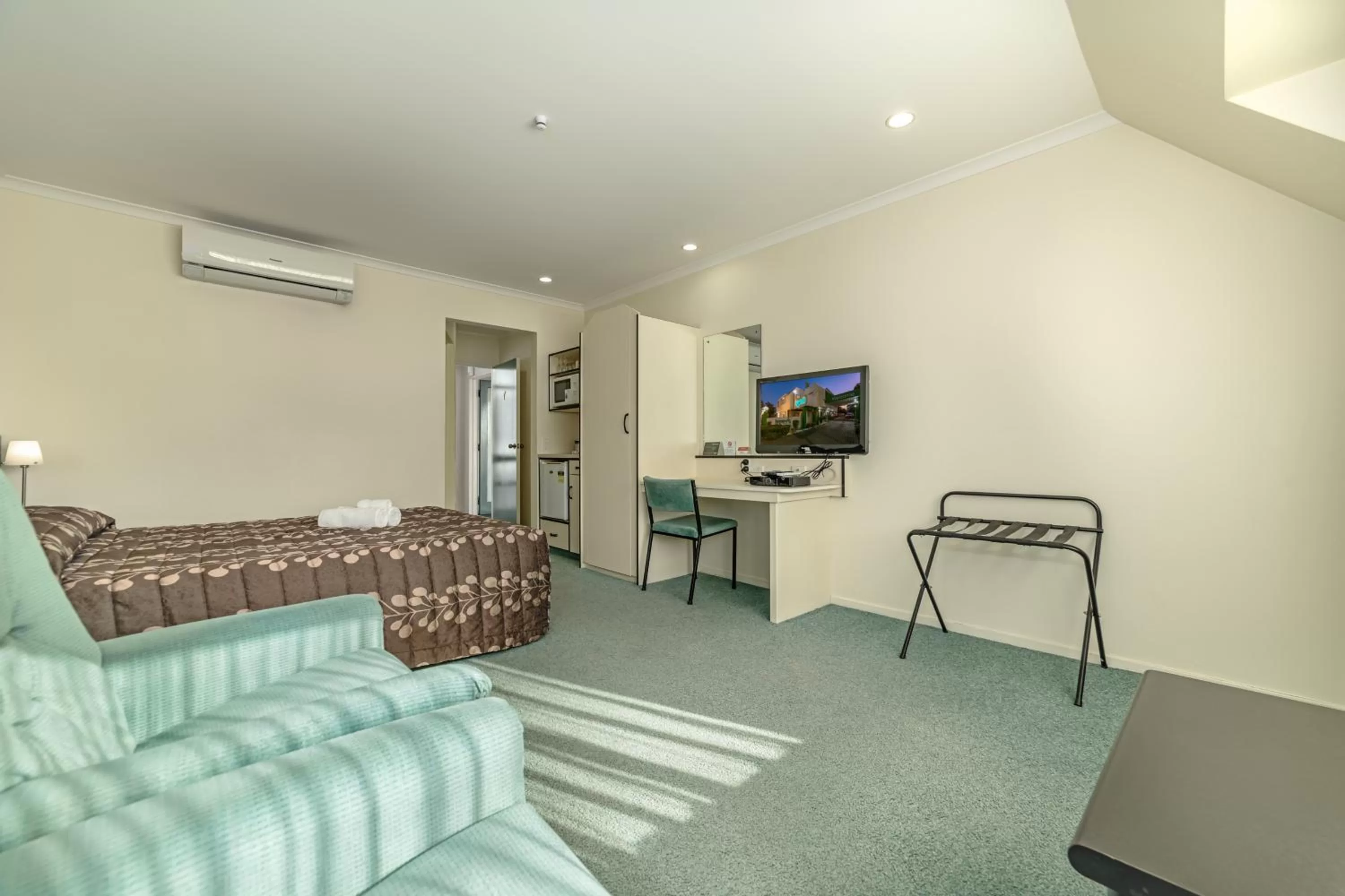 Photo of the whole room in Legends Motel