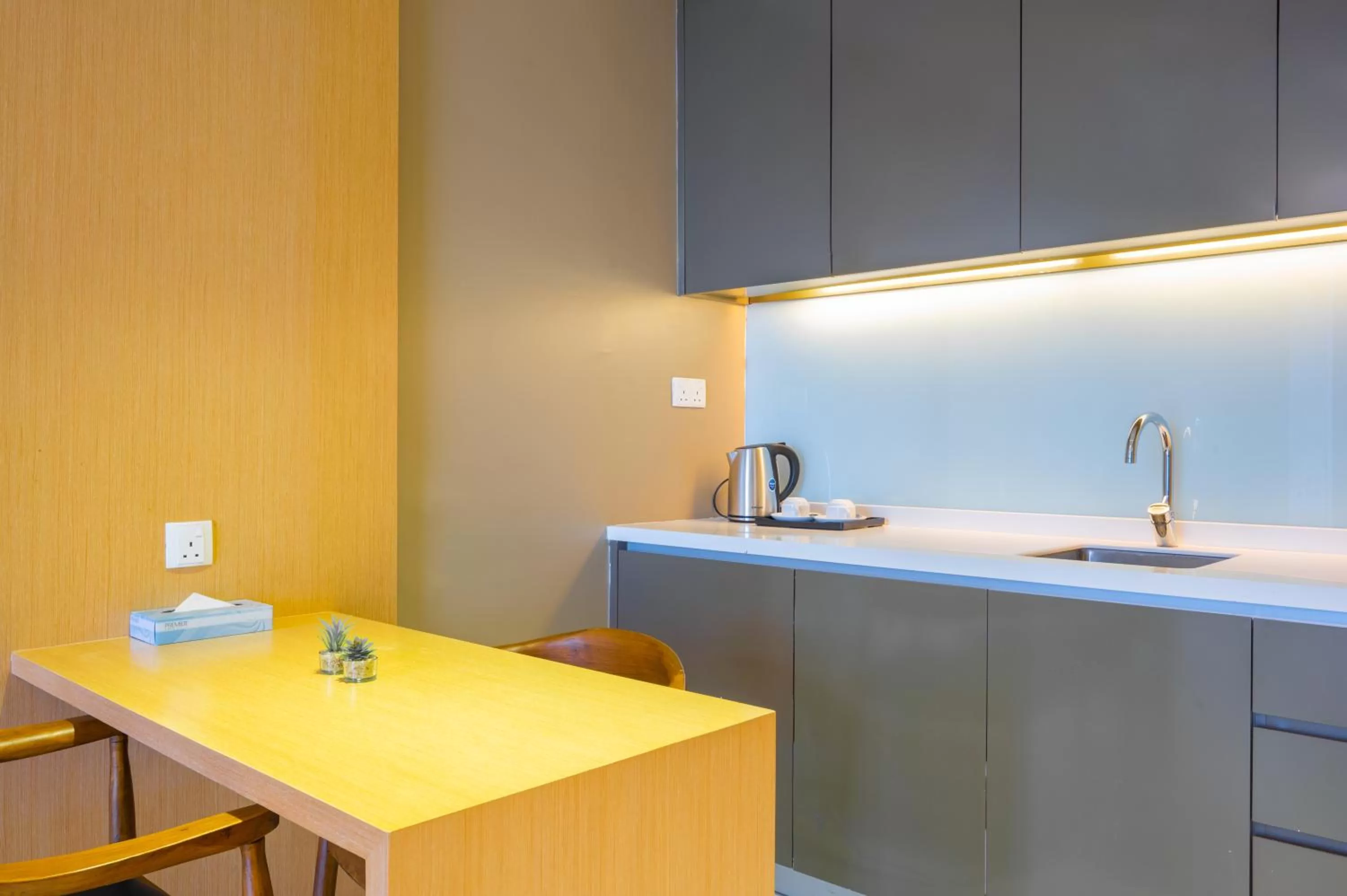 Kitchen or kitchenette in Greystone 99 Suites