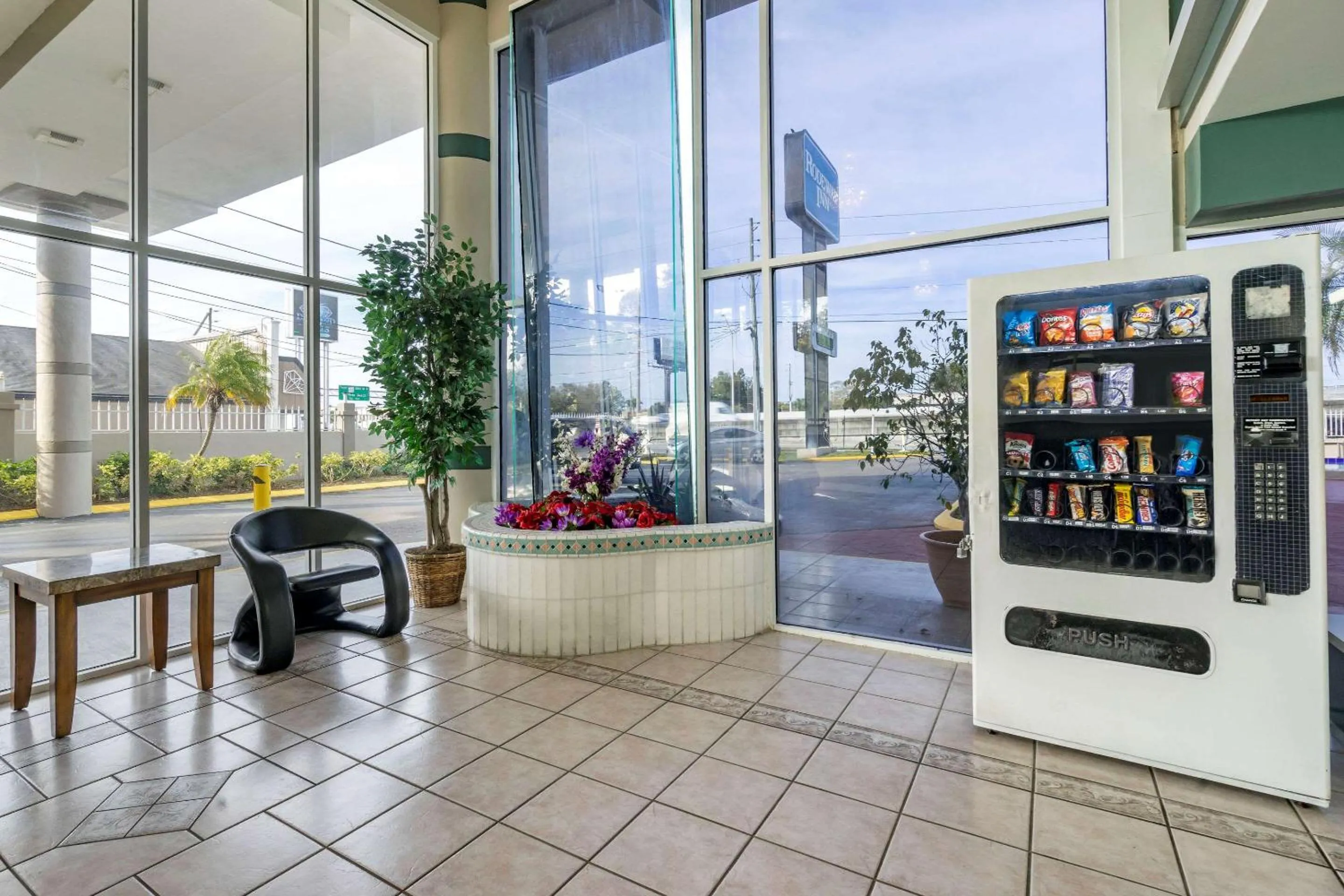 Restaurant/places to eat in Rodeway Inn Clearwater-Largo