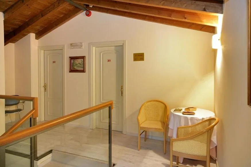 Decorative detail in Hotel Ristorante Miralago