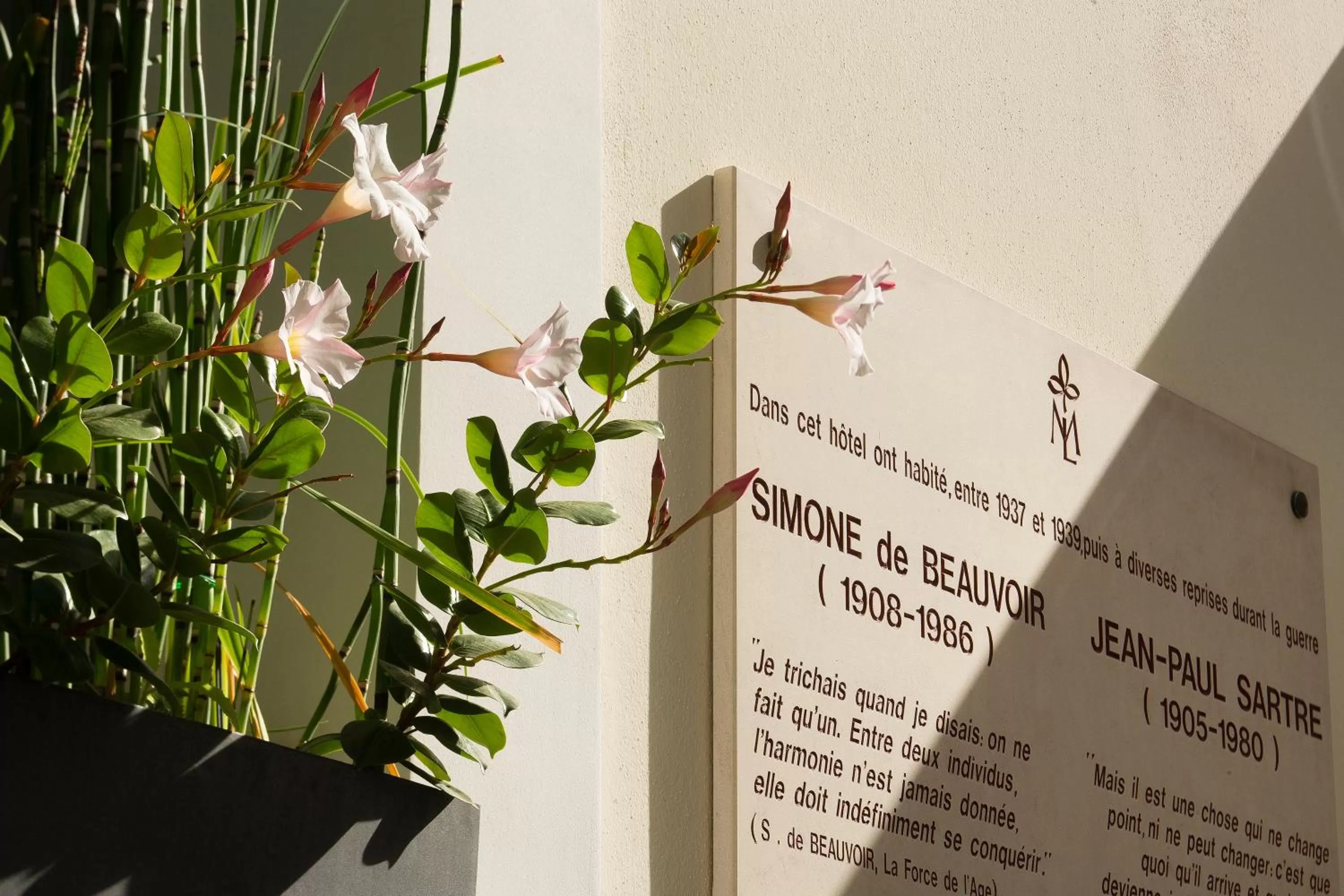 Facade/entrance in Hôtel Mistral