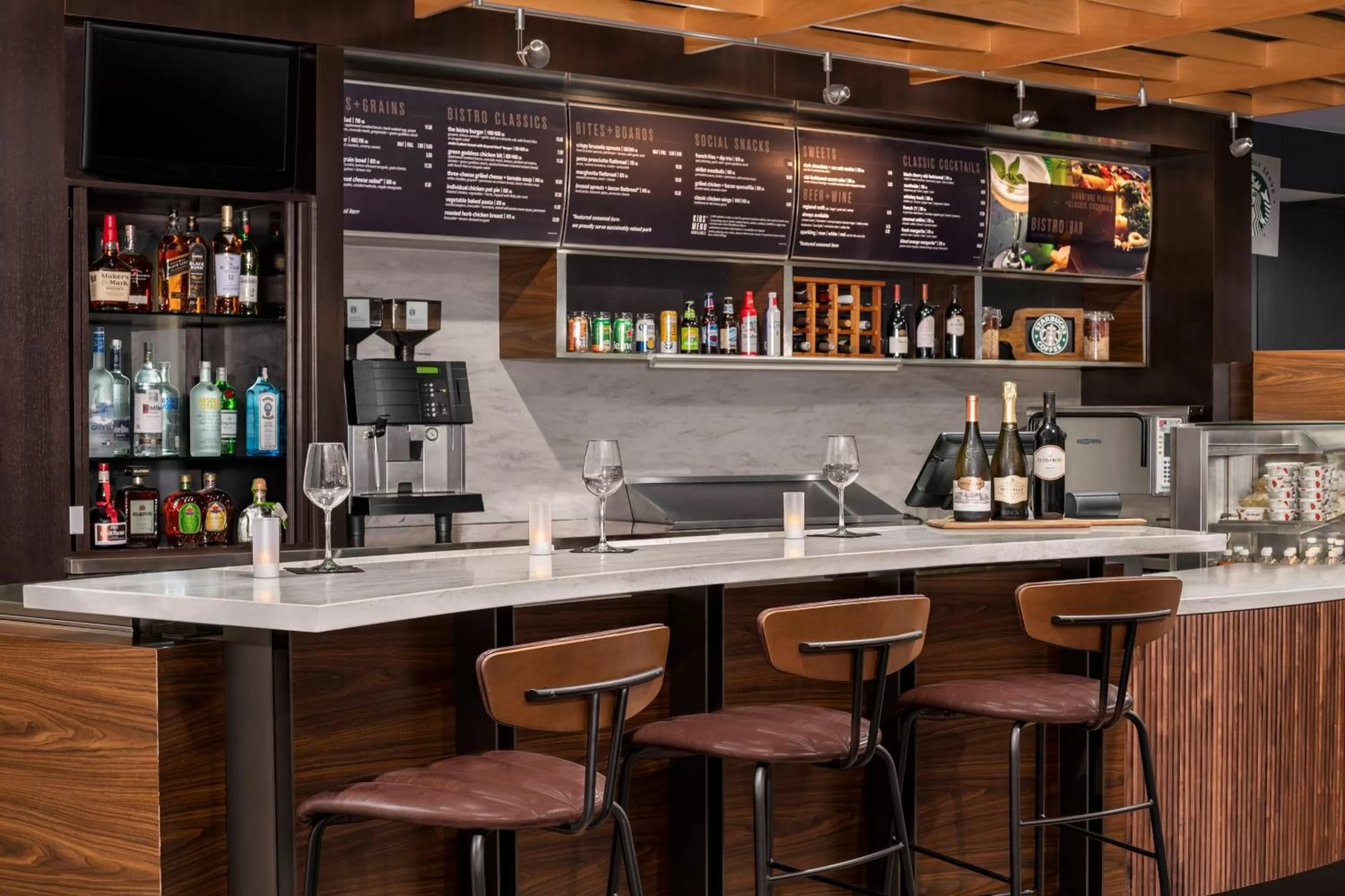 Restaurant/places to eat in Courtyard Jacksonville Butler Boulevard