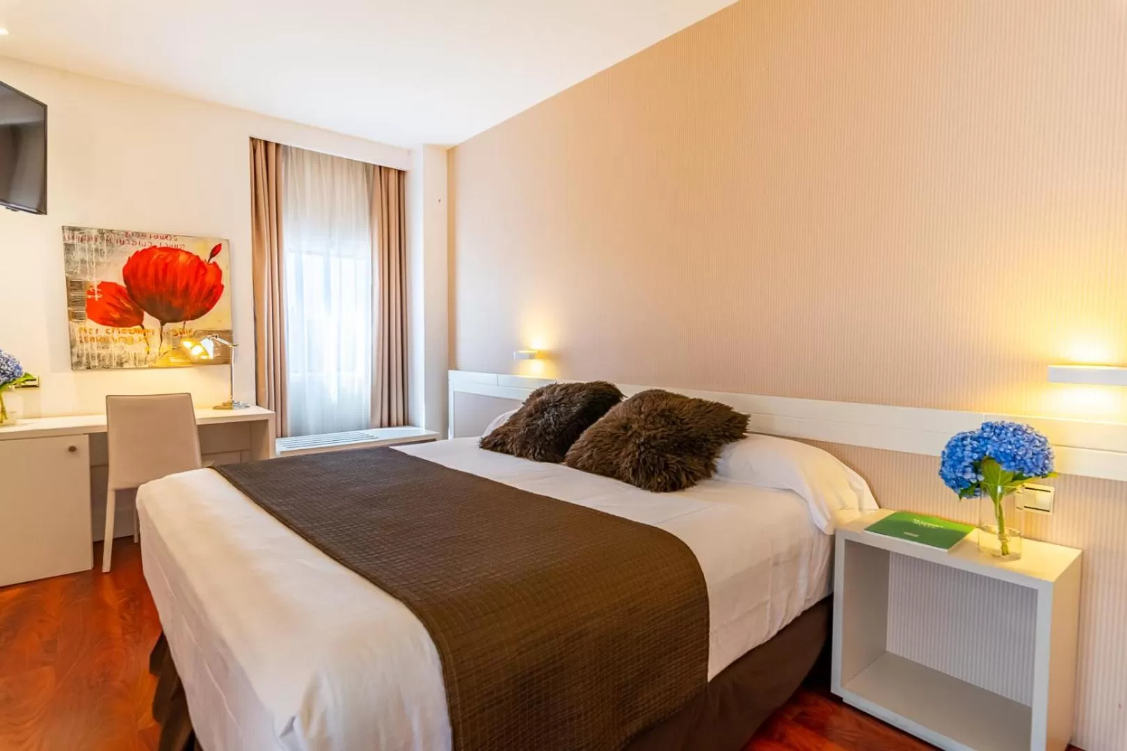 Photo of the whole room, Bed in Amura Alcobendas