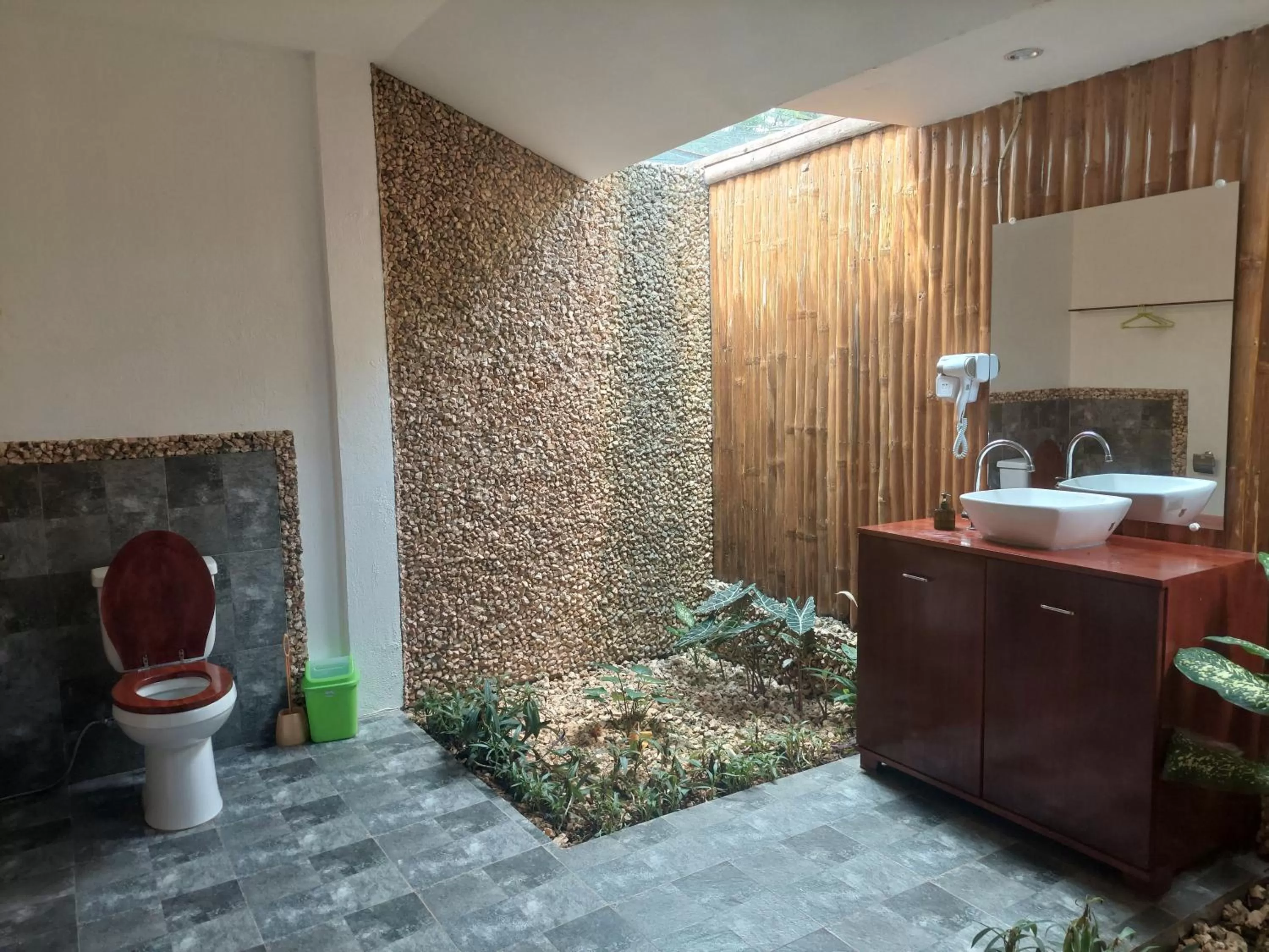 Toilet in Becano Restobar and Resort