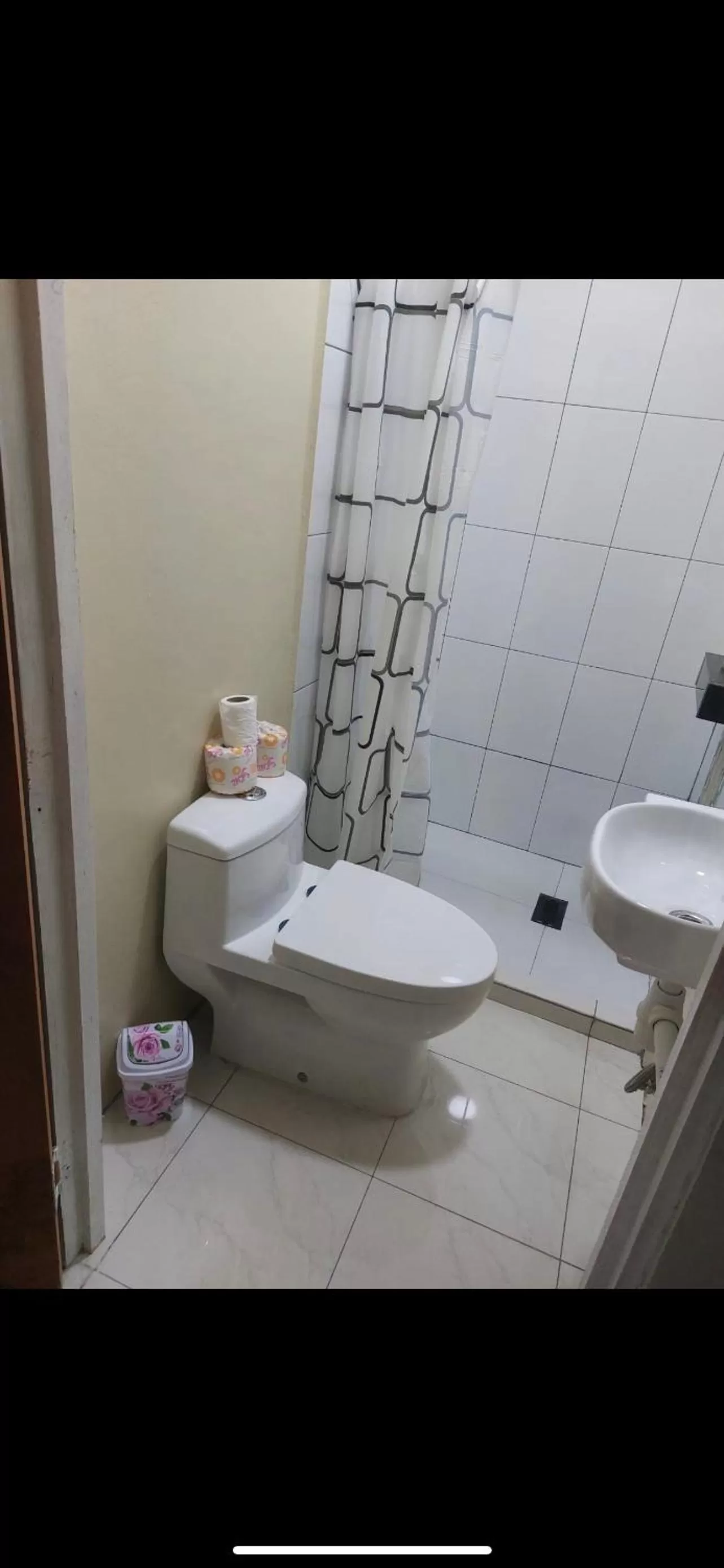 Bathroom in Curasita colour Appartments