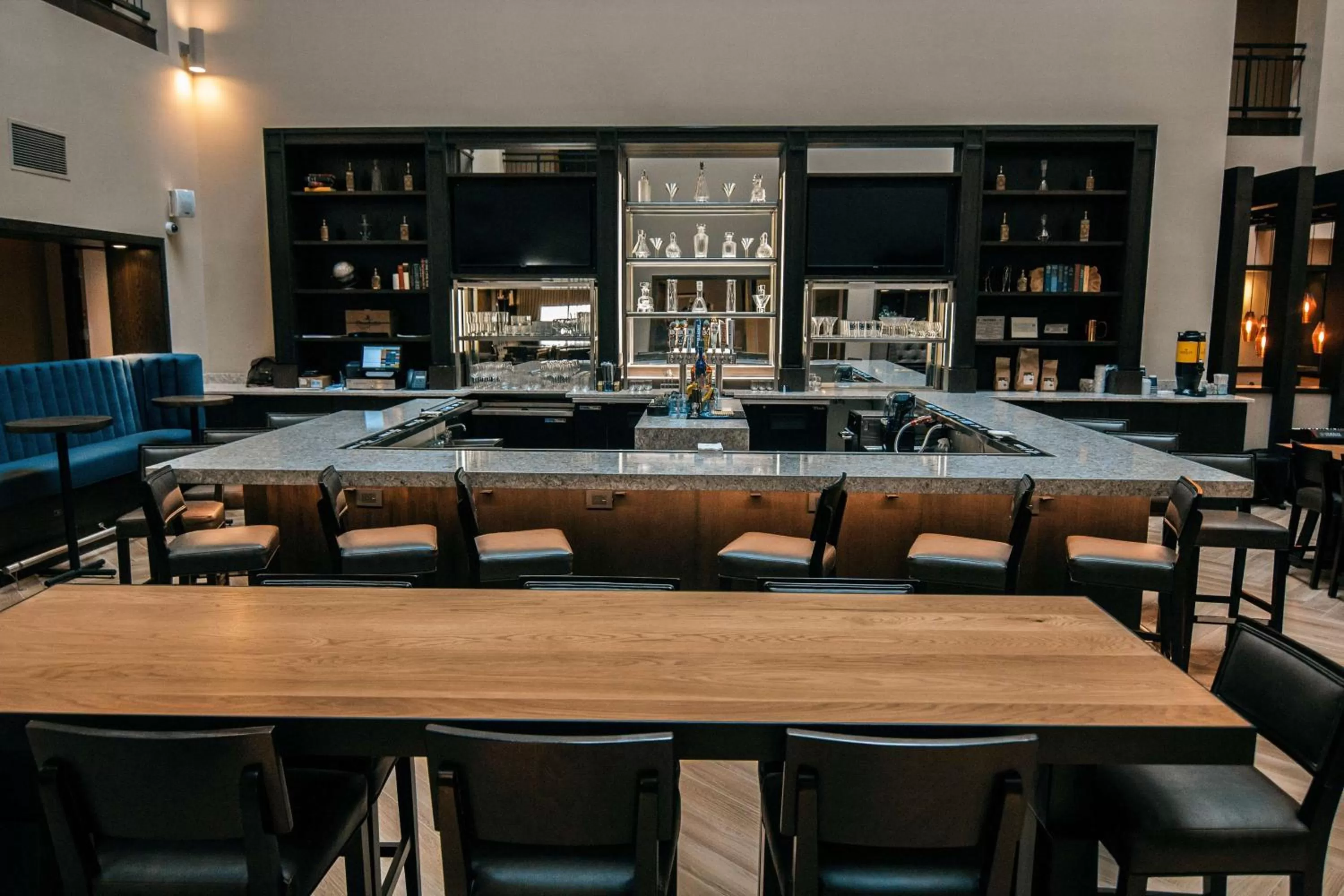 Lounge or bar in Doubletree By Hilton Lubbock - University Area