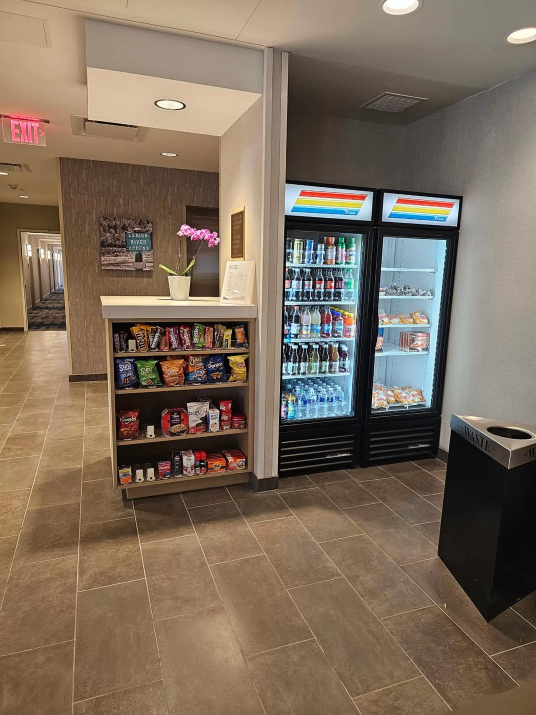 Supermarket/grocery shop in Home2 Suites By Hilton Allentown Bethlehem Airport