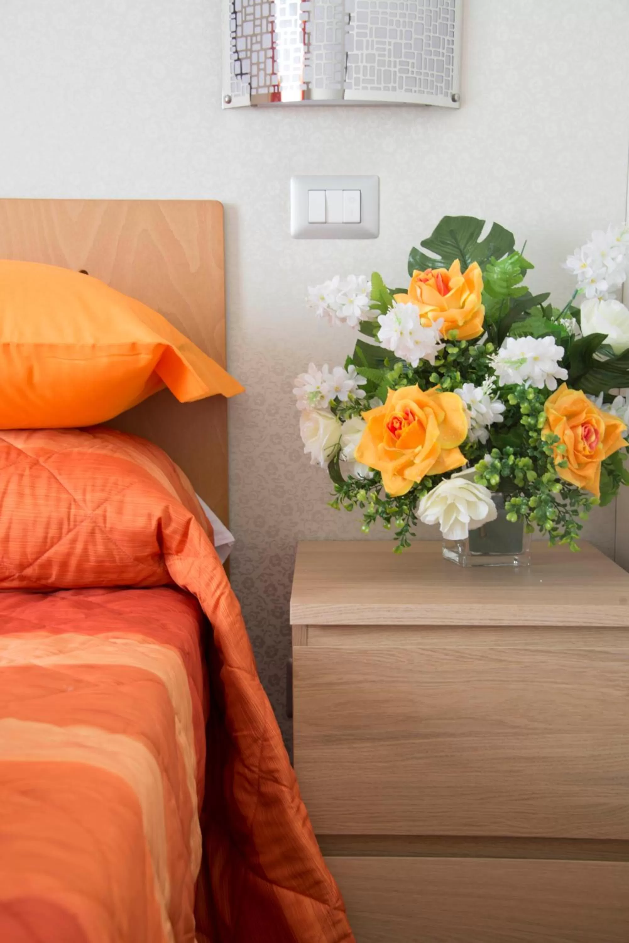 Decorative detail, Bed in Di Fronte alla Cupola