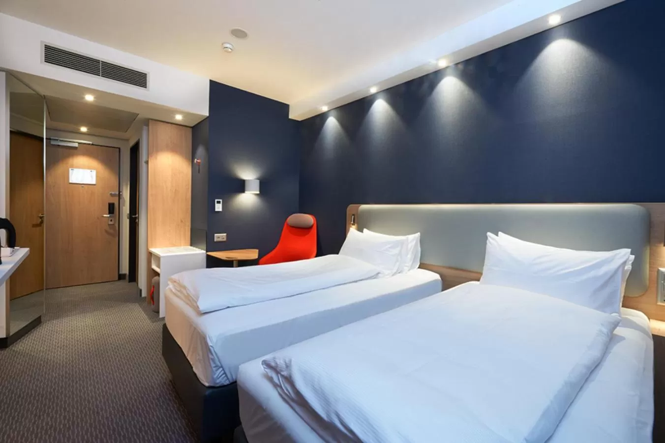 Photo of the whole room, Bed in Holiday Inn Express & Suites - Basel - Allschwil by IHG